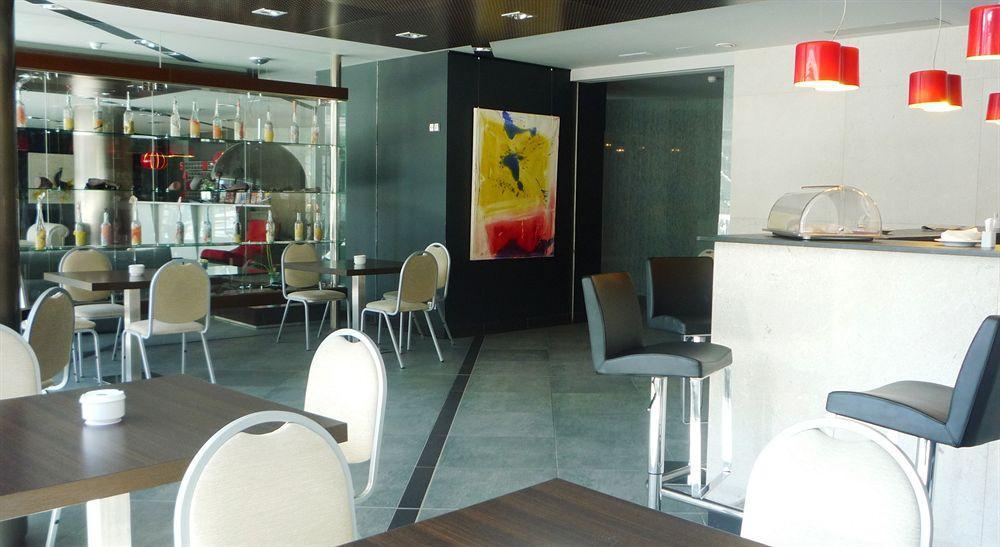 Hotel Yomo Mola Park 4*