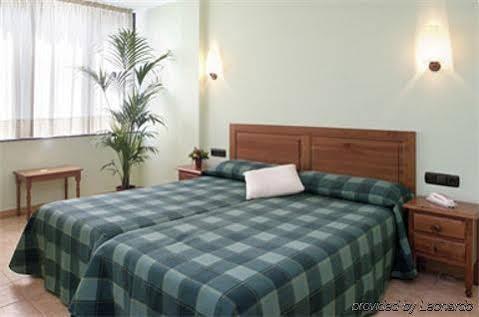 Hotel Holastays La 3*
