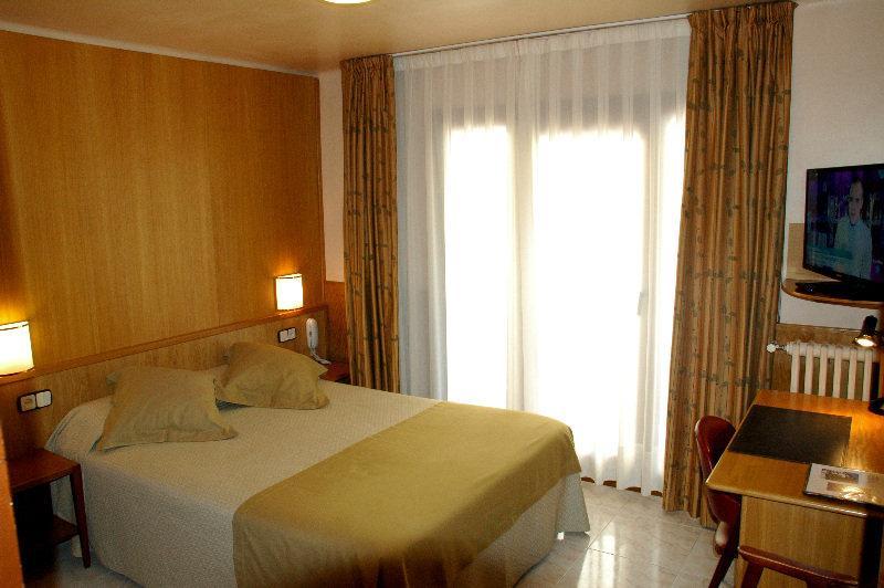 Univers Hotel 3*