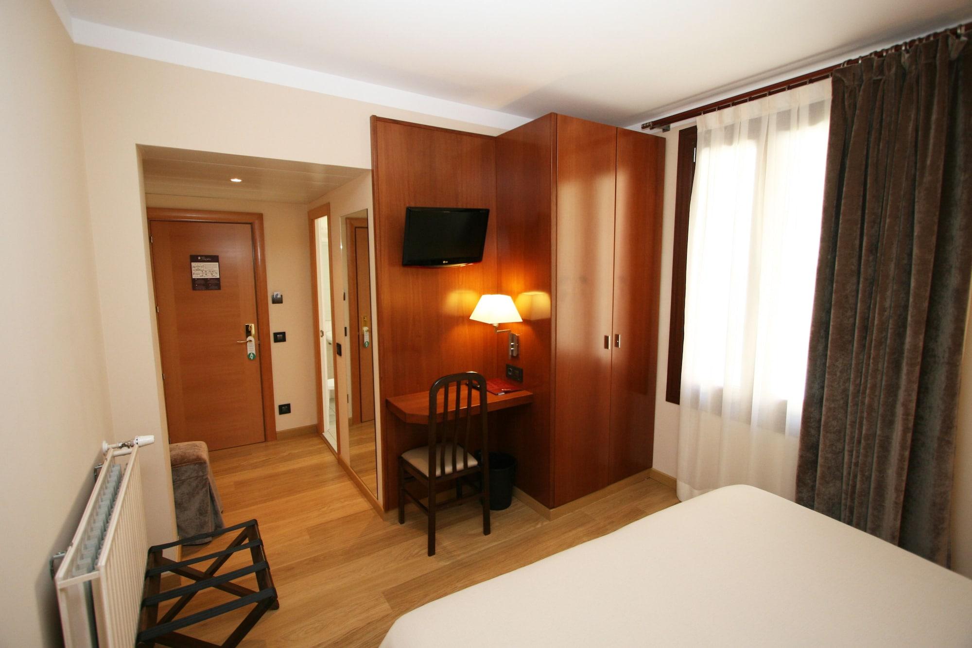 Hotel Pyrénées 3*