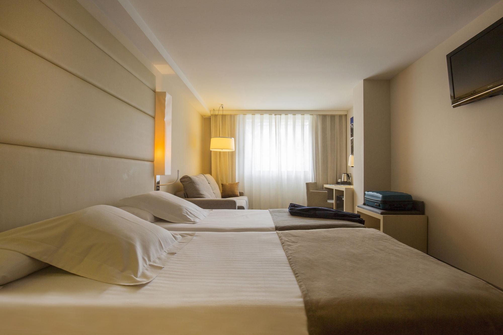 Hotel Yomo Mola Park 4*