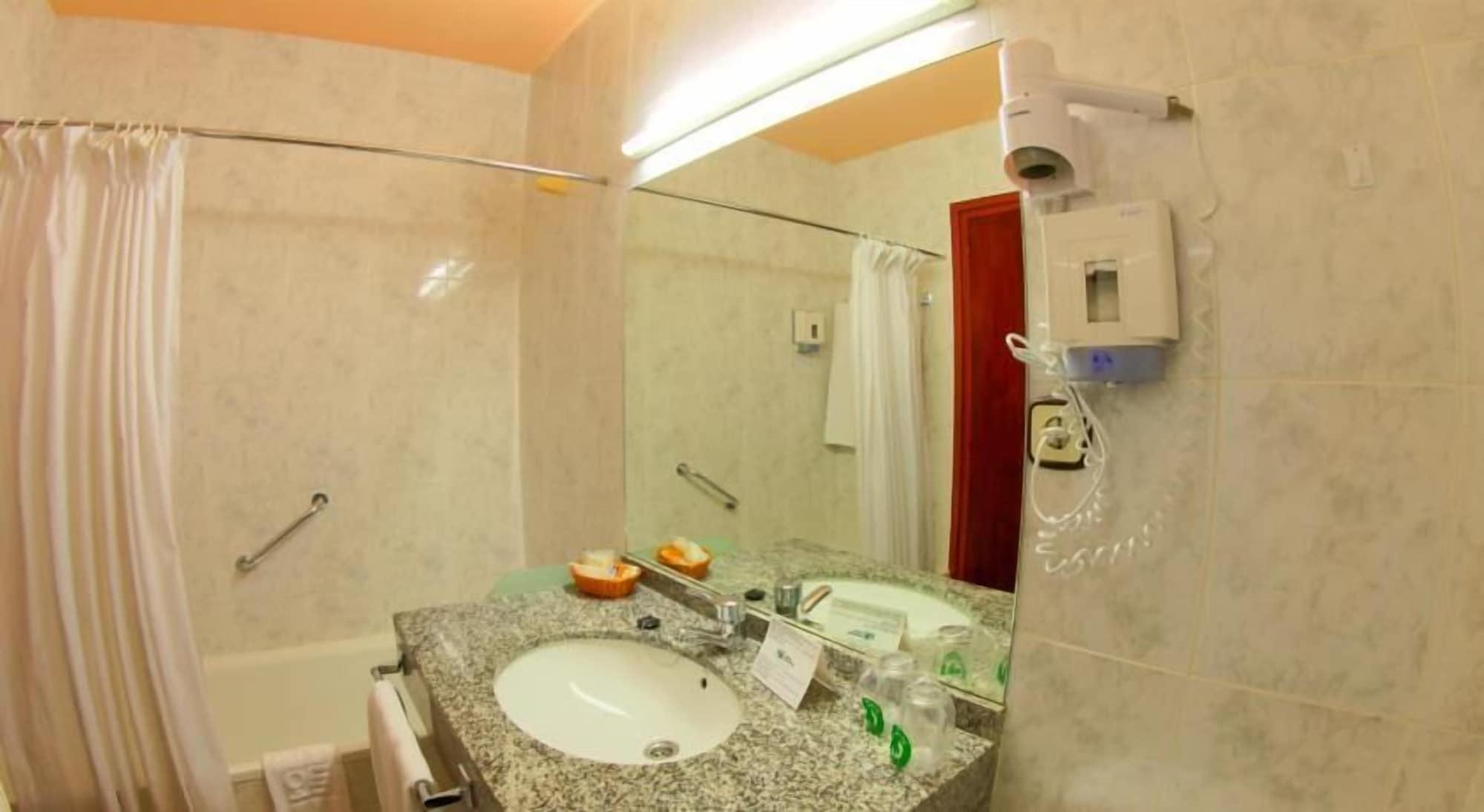 Hotel Univers 3*