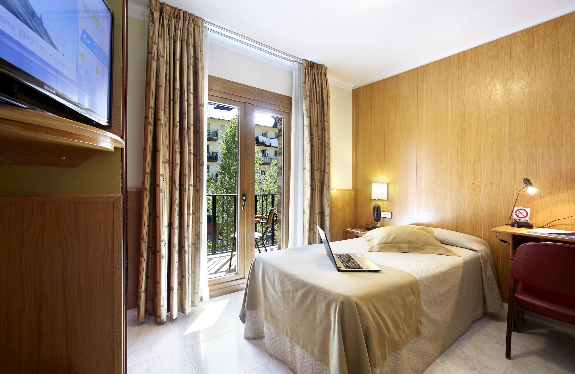 Univers Hotel 3*