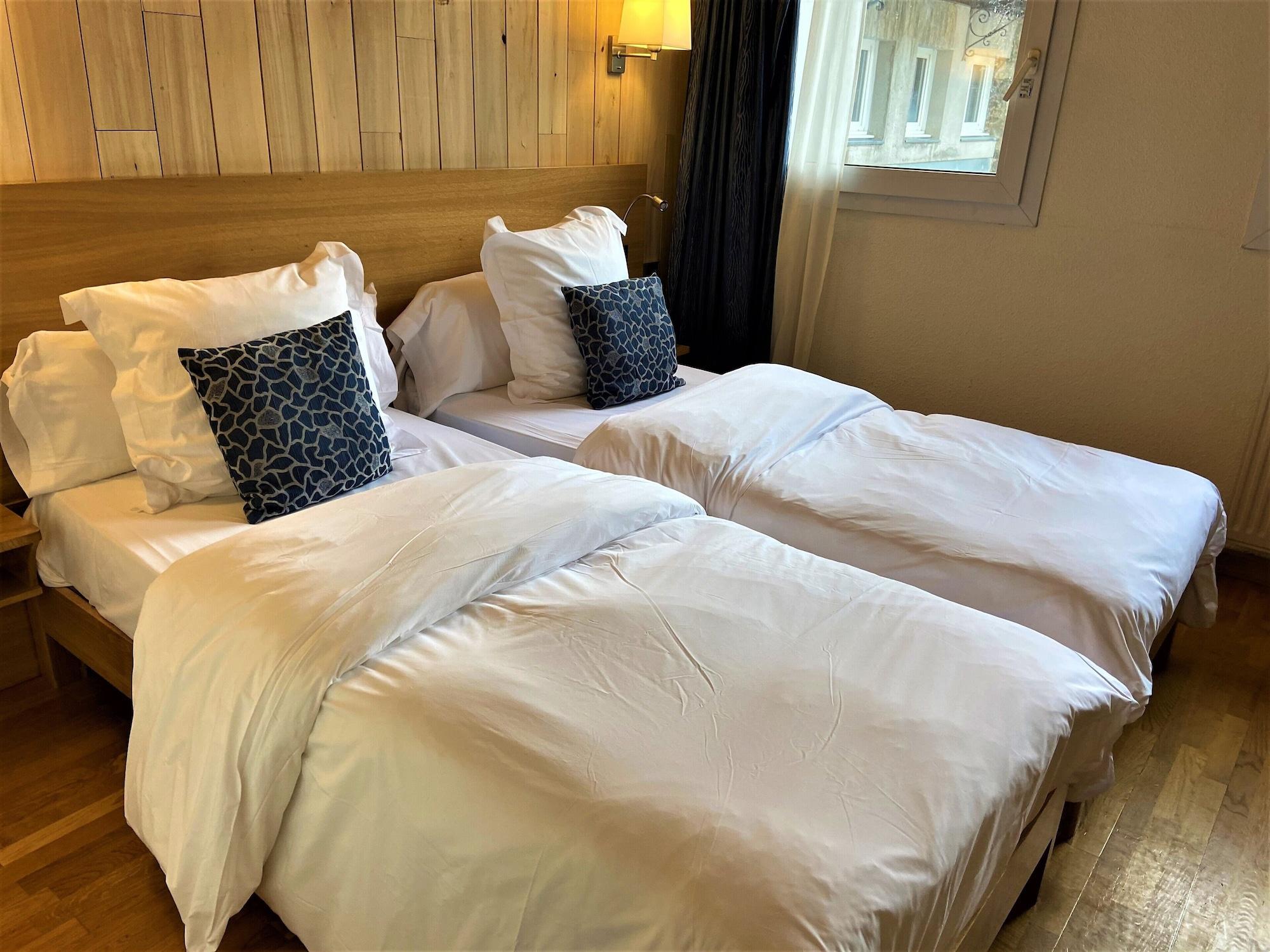 Hotel & Llop Gris
