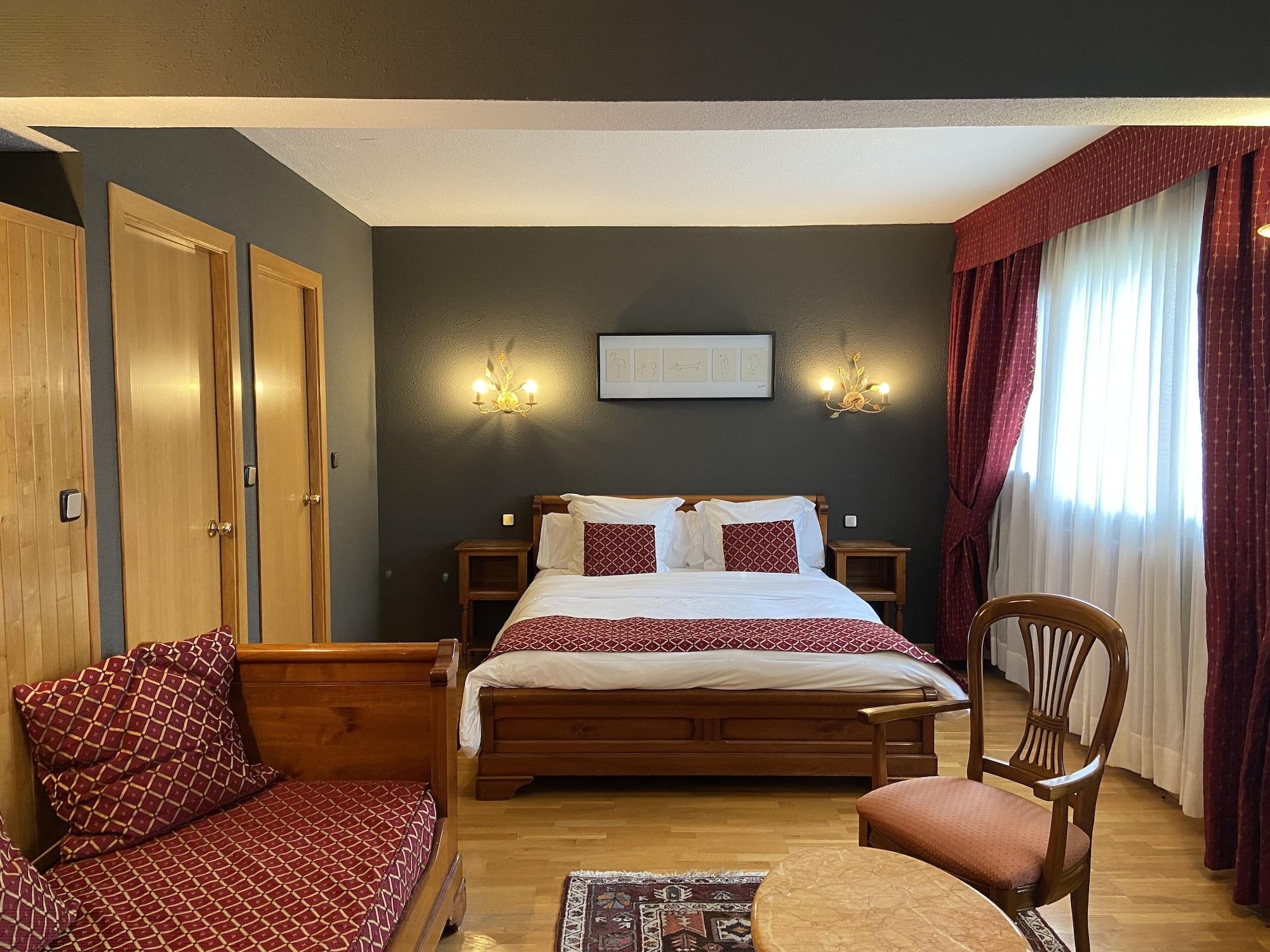 Hotel & Llop Gris 4*