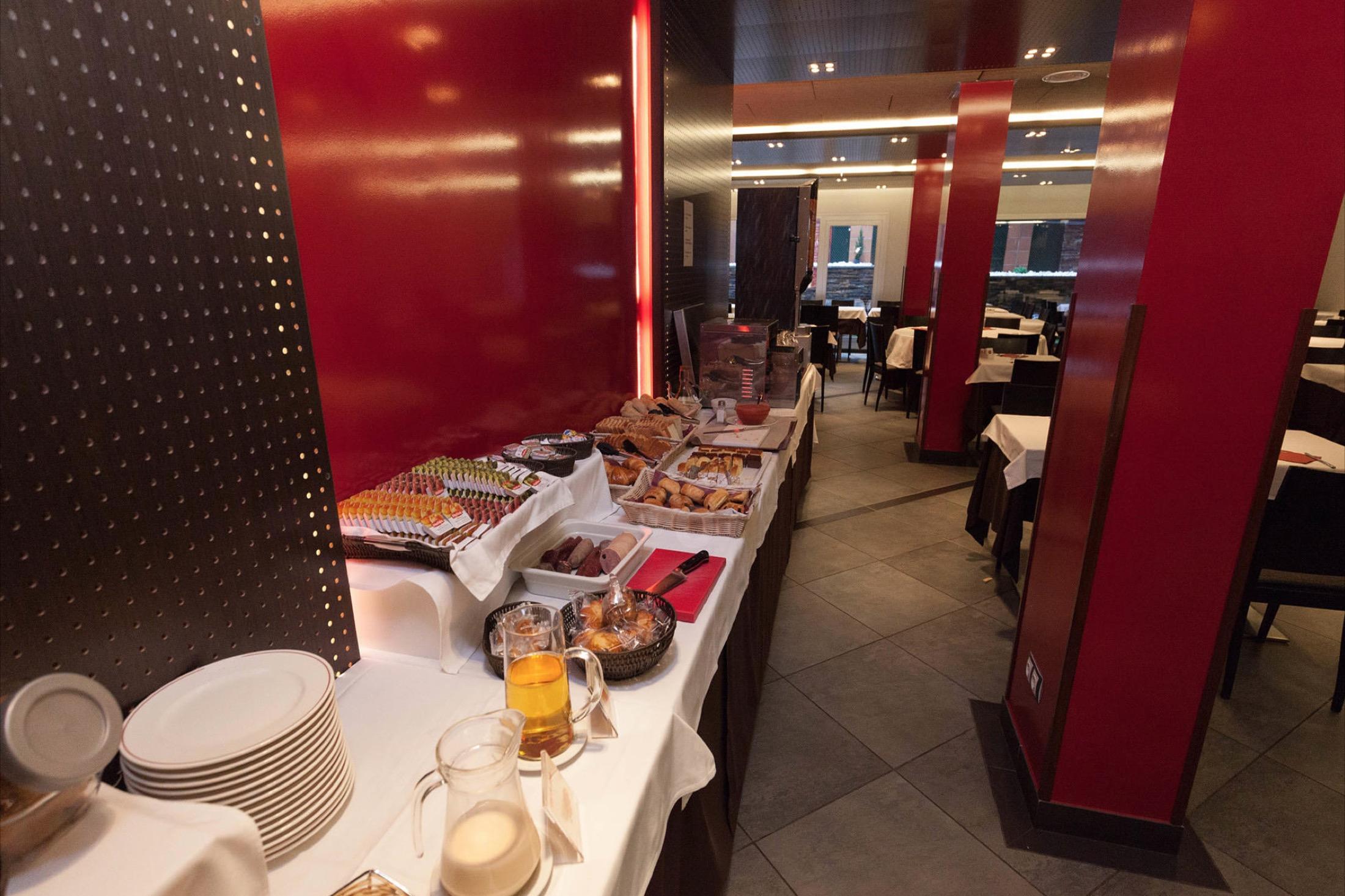 Hotel Yomo Mola Park 4*
