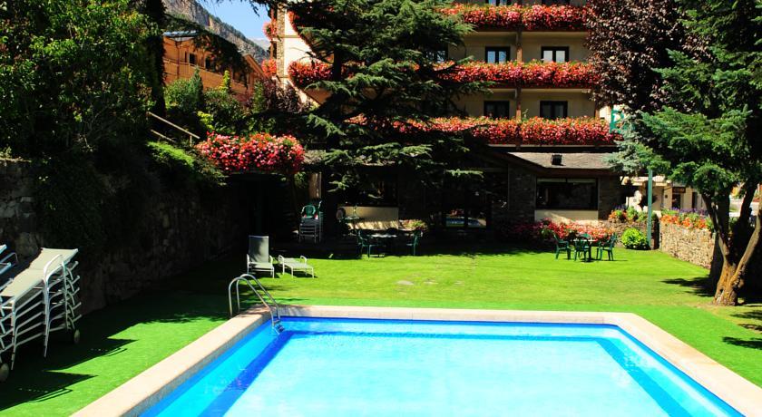 Hotel Rutllan & 4*