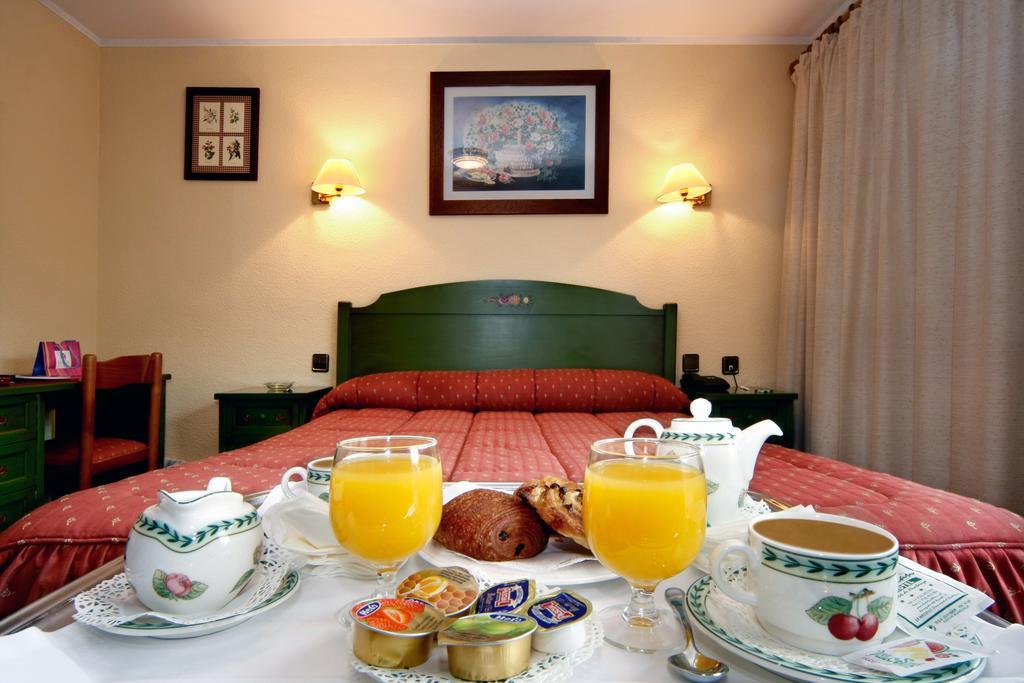 Hotel Rutllan & 4*