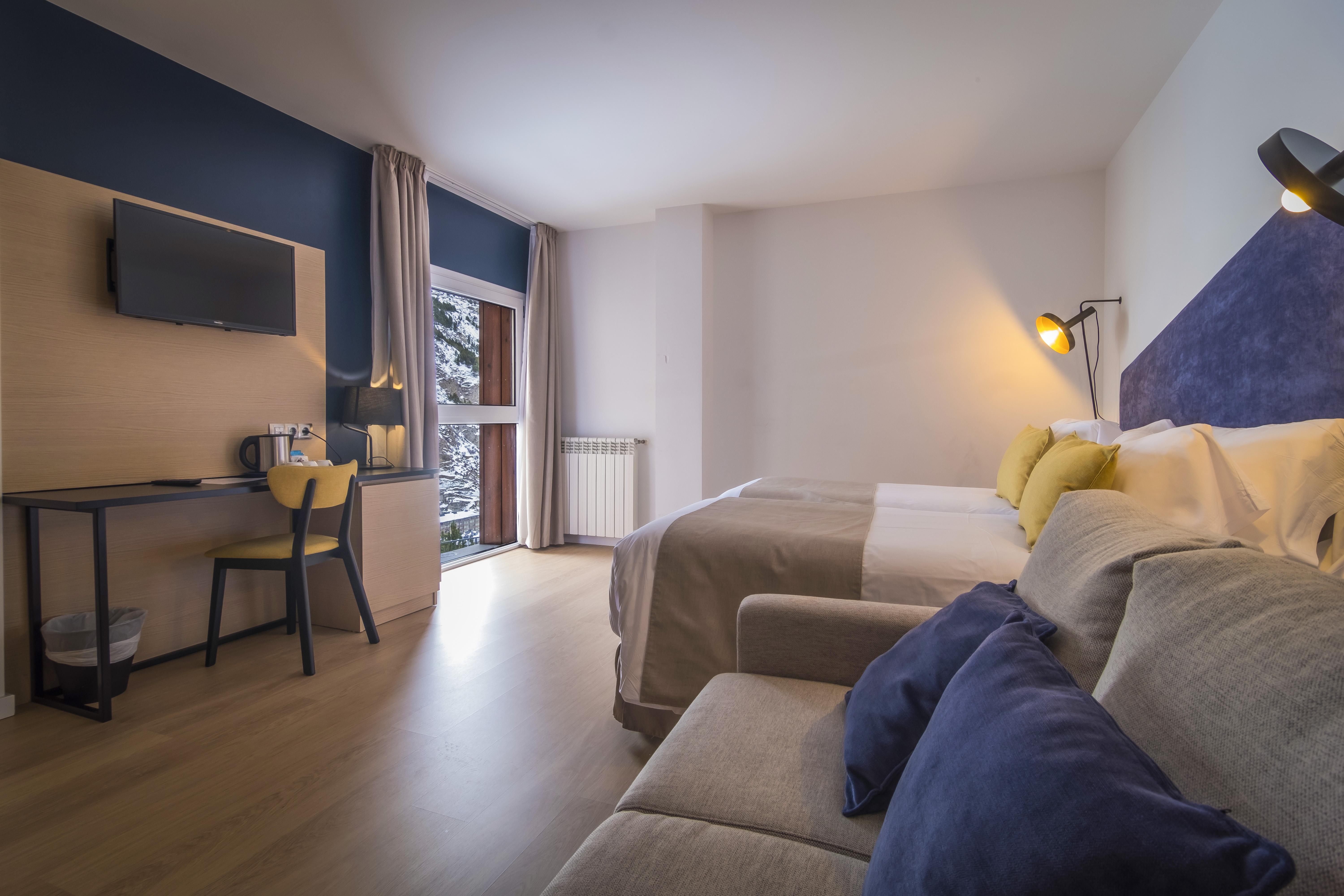 Hotel Aj And 4*