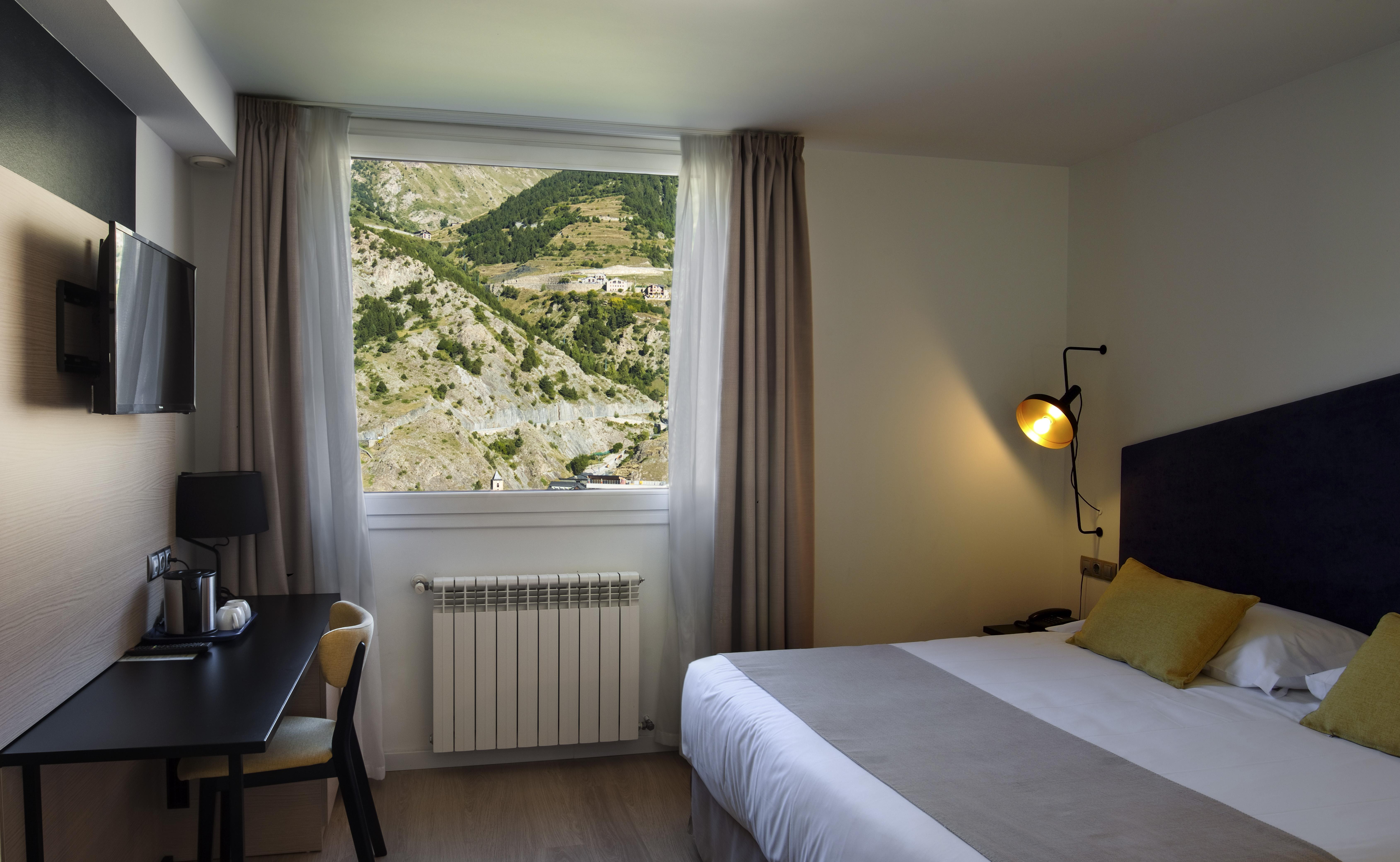 Hotel Aj And 4*