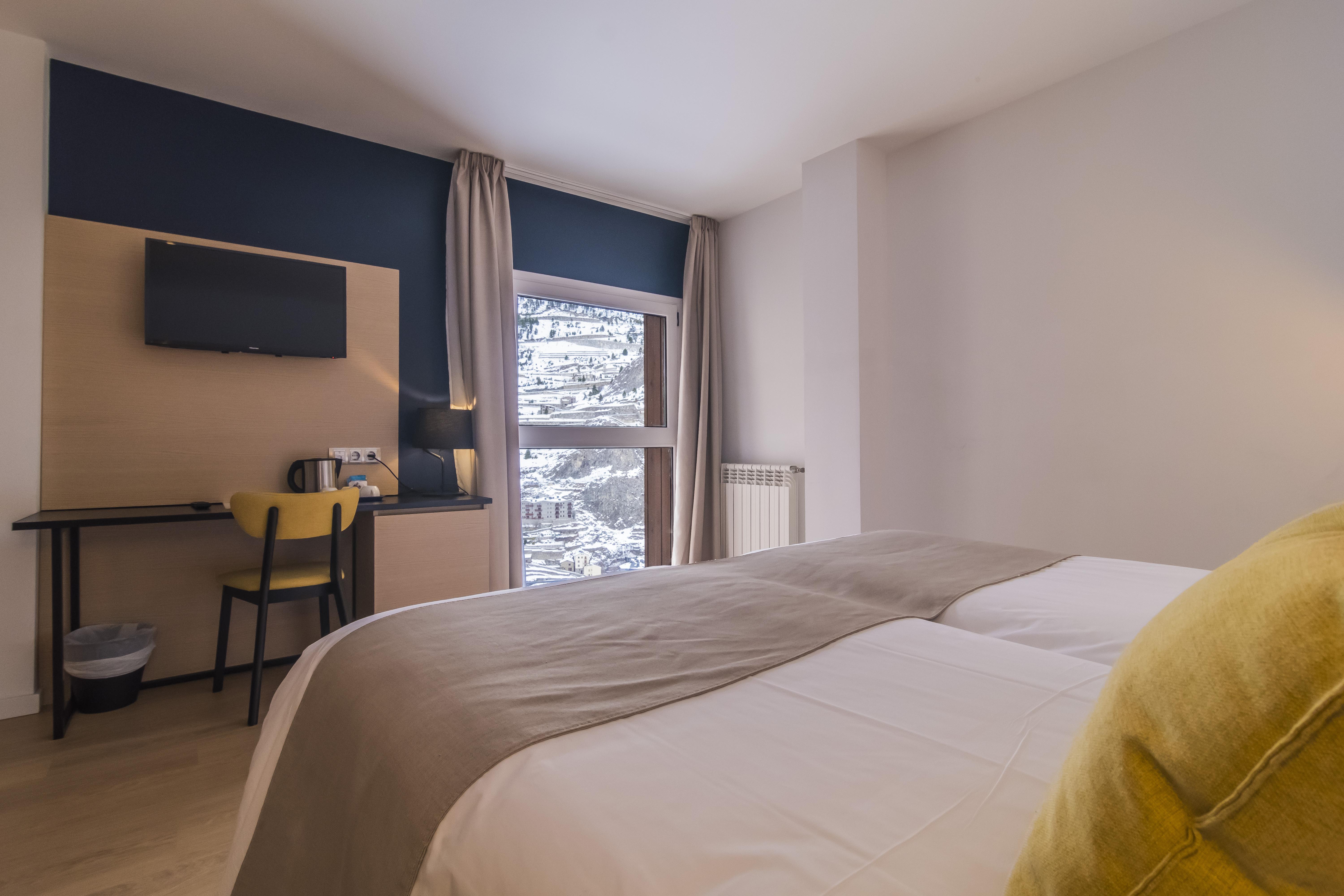 Hotel Aj And 4*
