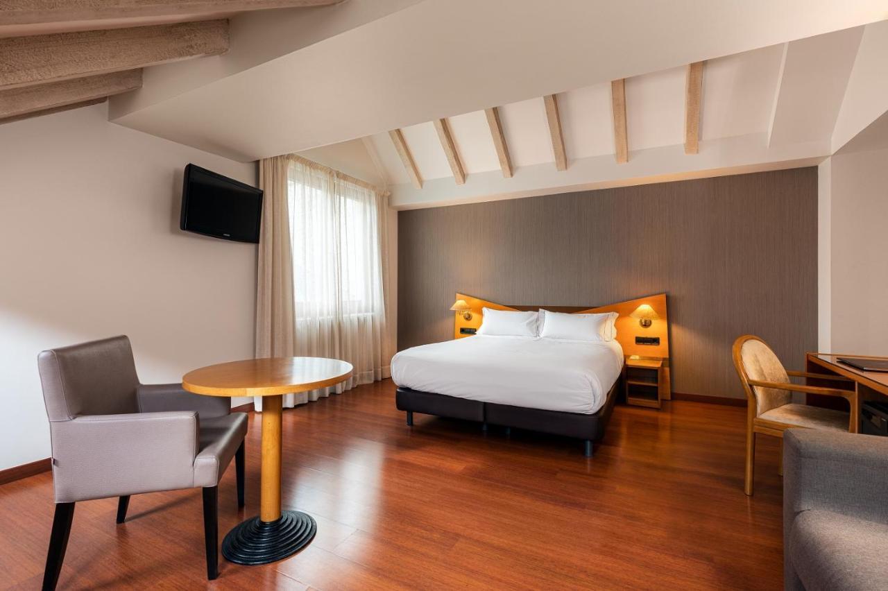 De L'isard Hotel