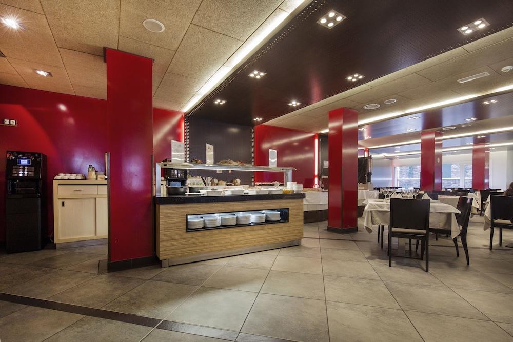 Hotel Yomo Mola Park 4*