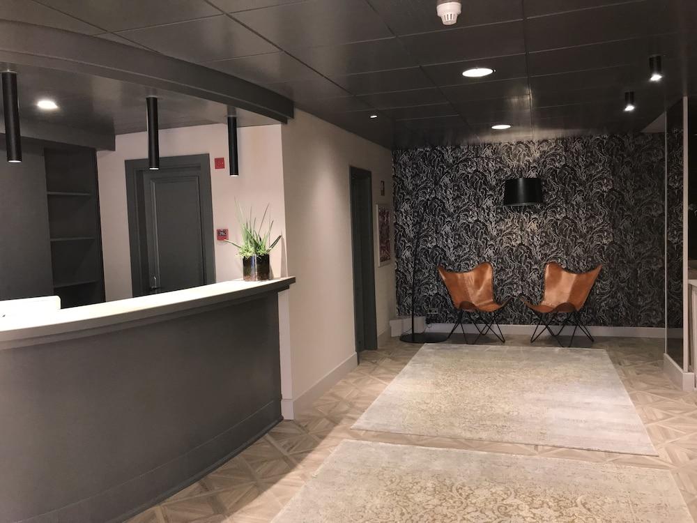 Hotel & Niunit El Serrat