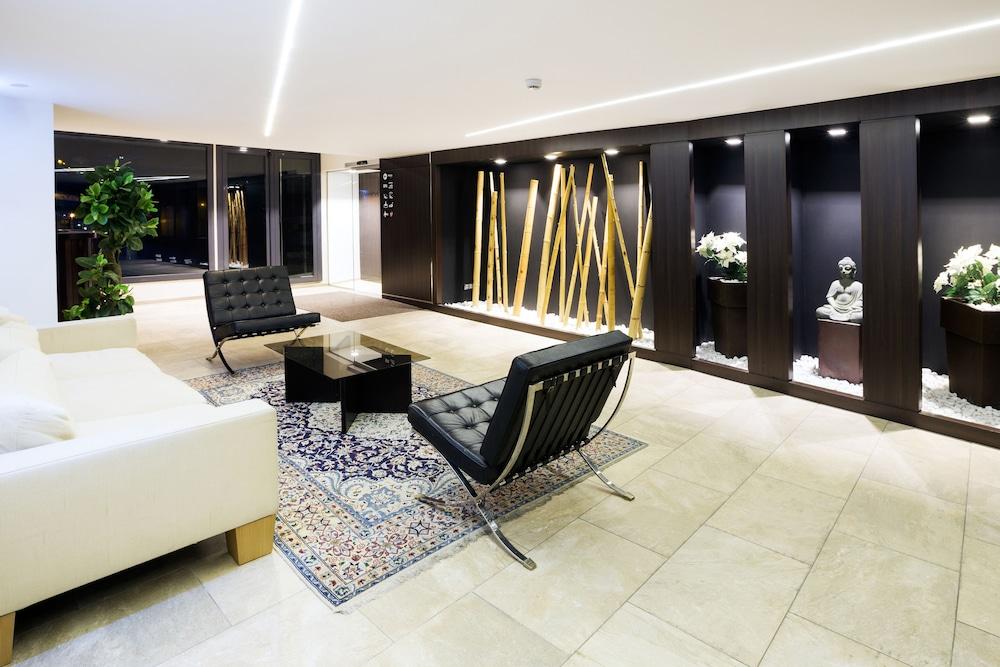 Anyos Park Apartment