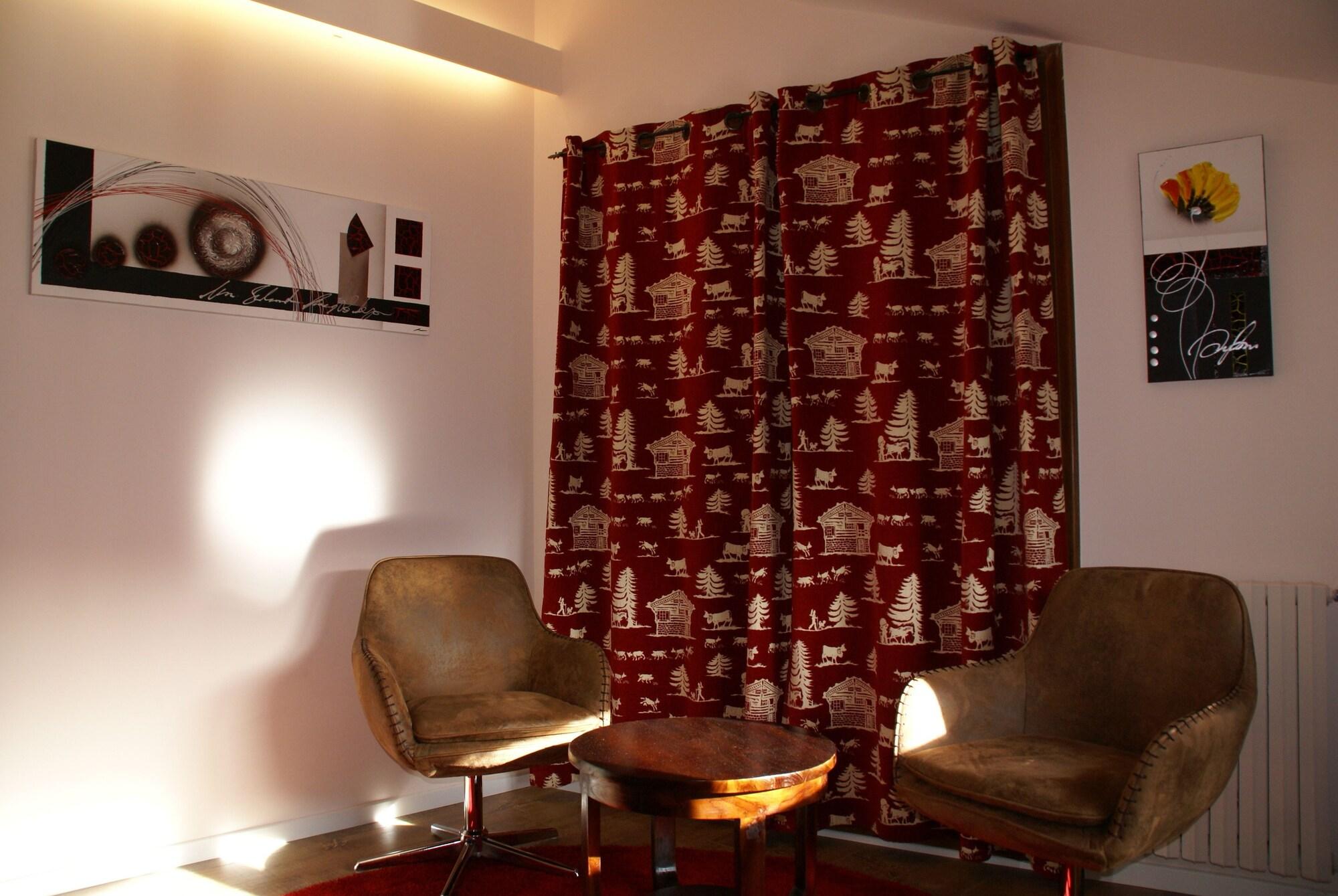 Hotel L'ermita 3*