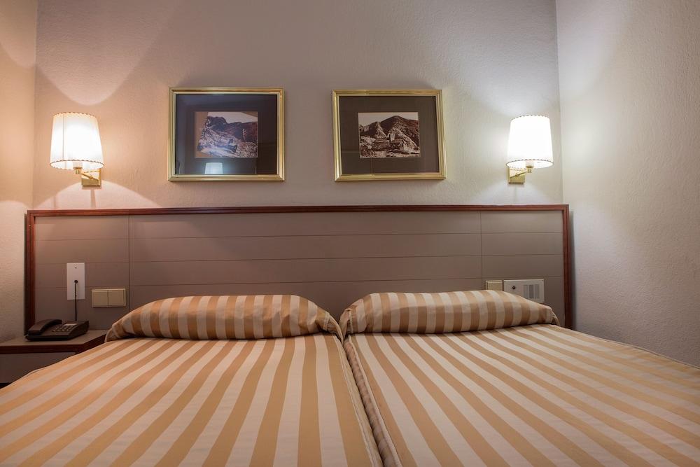 Hotel Comtes D'urgell 3*