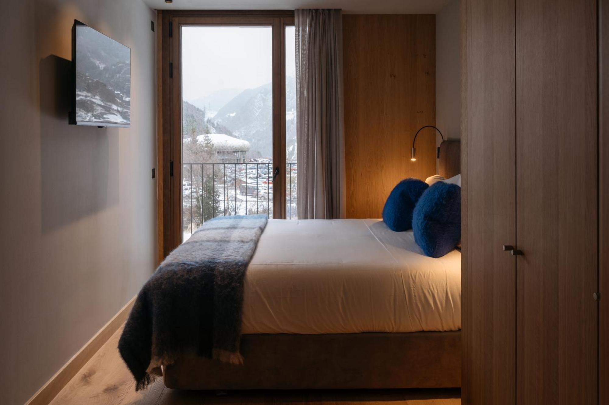 Isard Residences By Leo *