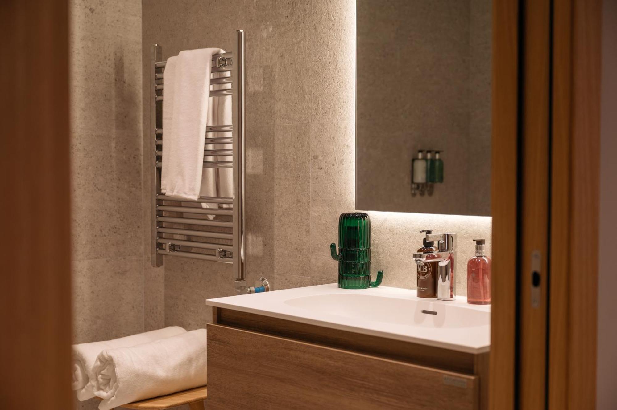 Apartment Isard Residences By Leo *
