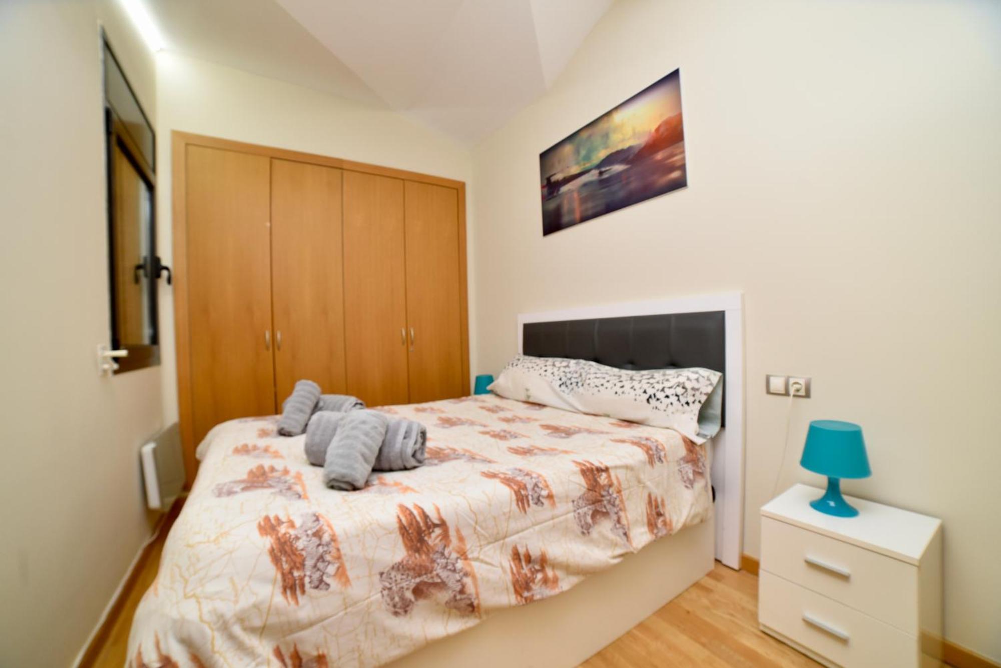 Apartment Encantador Atico Cerca De Caldea, Molleres Hut 6793