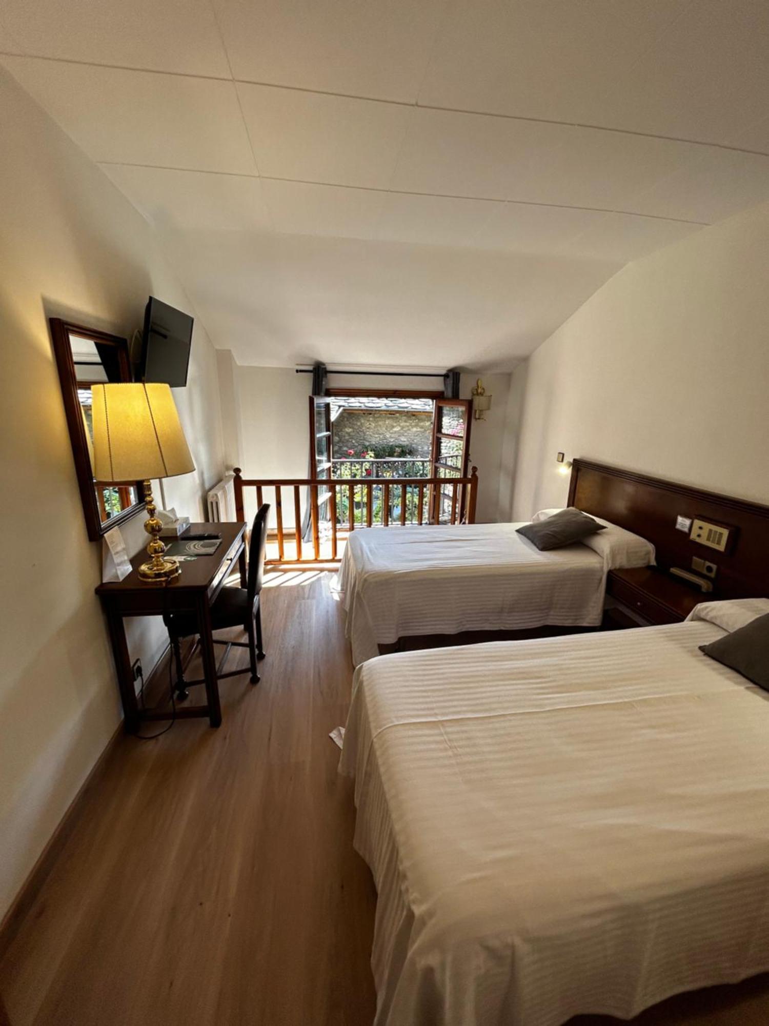 Hotel Santa Barbara De La Vall D'ordino 3*