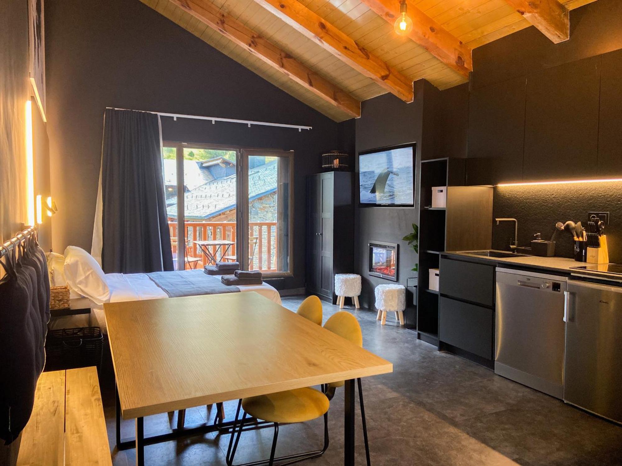 Modern Black Penthouse En Valle De Incles - Parking Gratis L By Bonesvacances Apartment Canillo