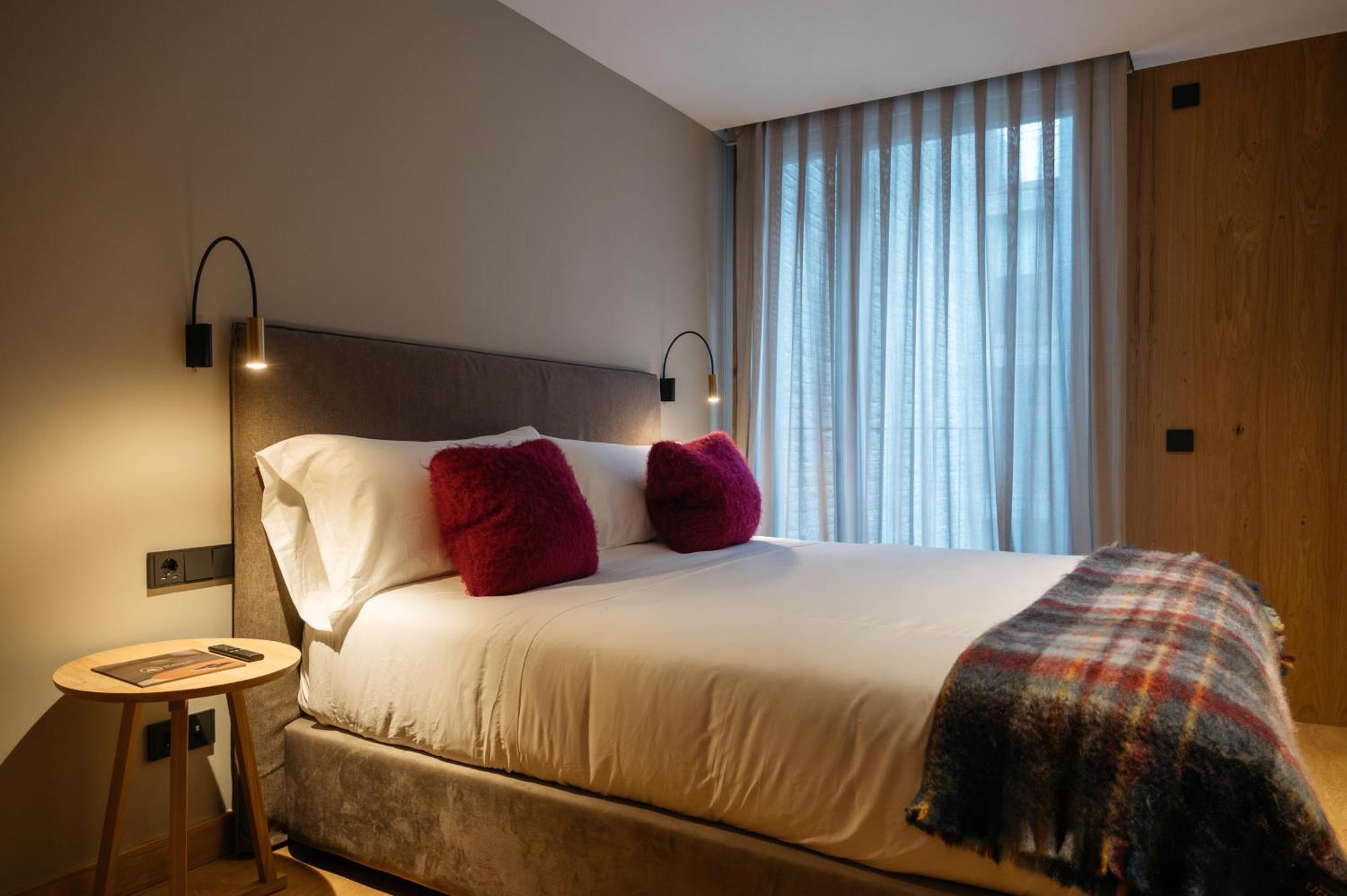 Isard Residences & By Vip Residences *