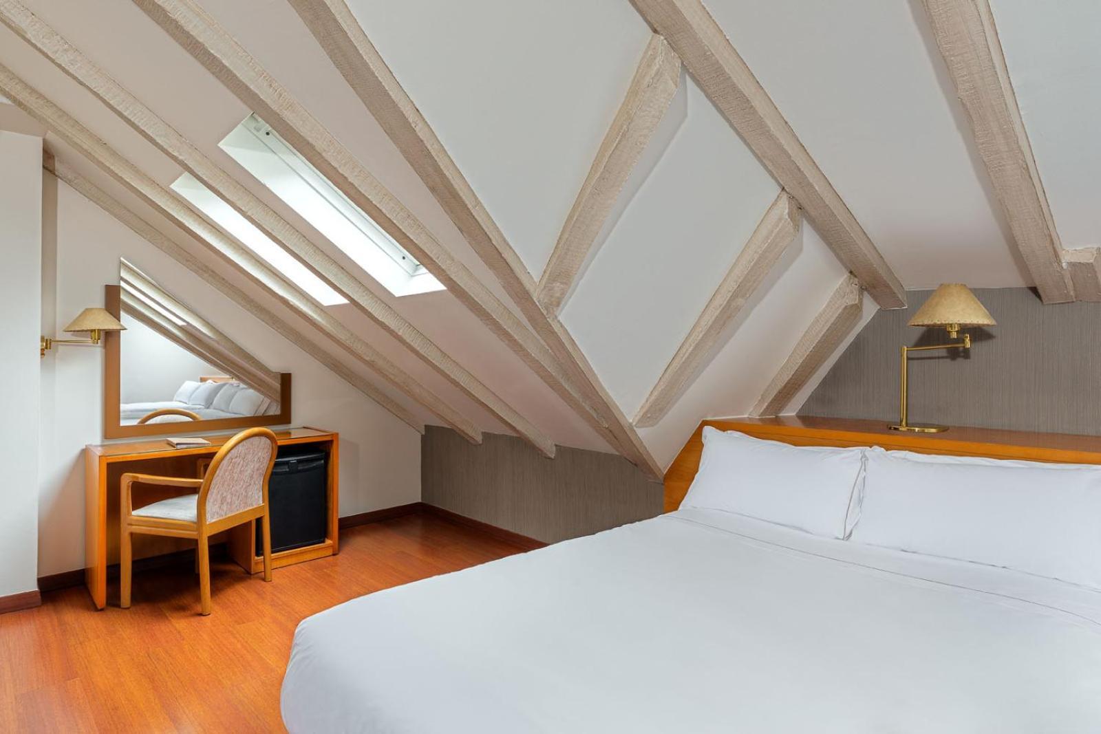 Hotel De L'isard