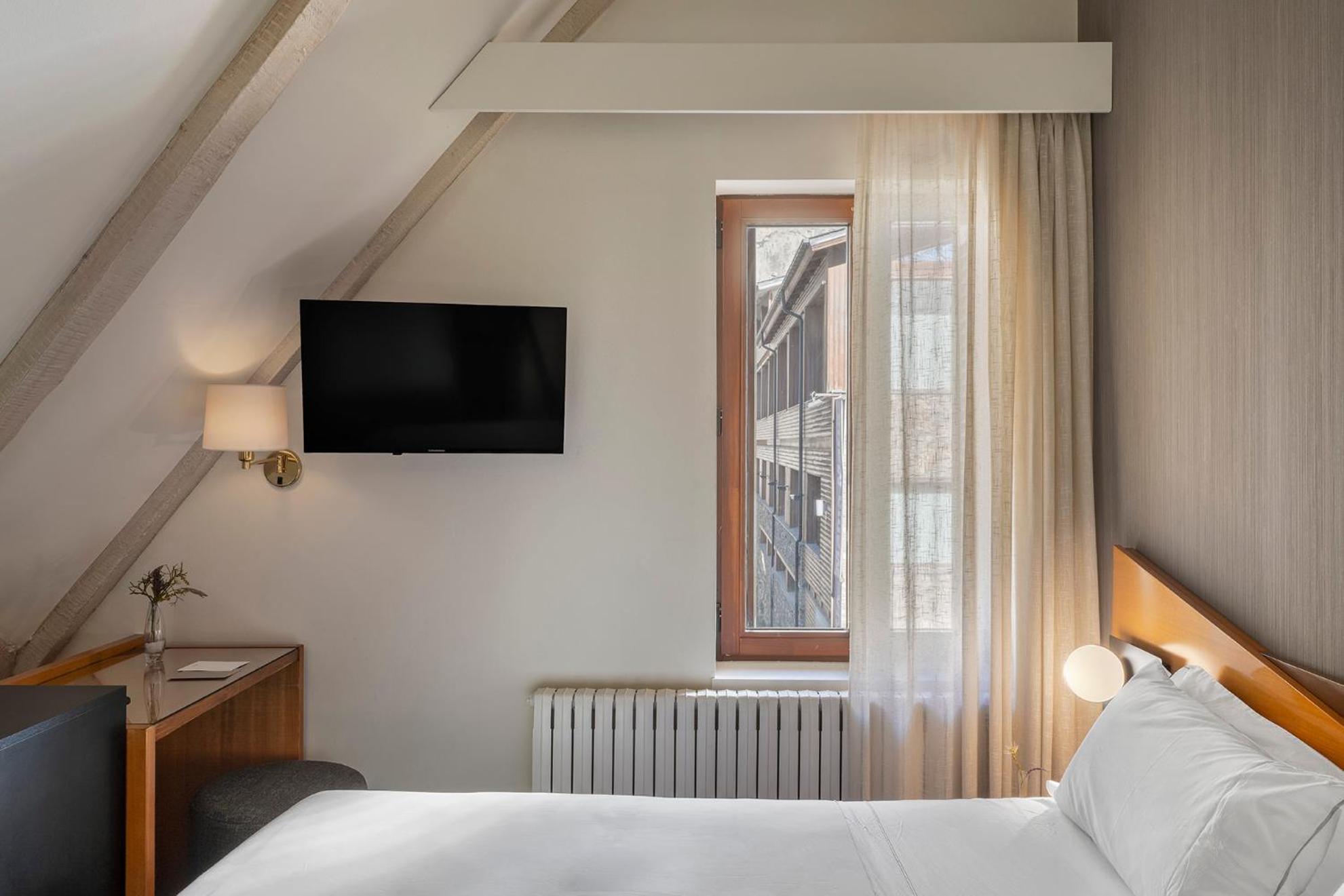 De L'isard Hotel 3*