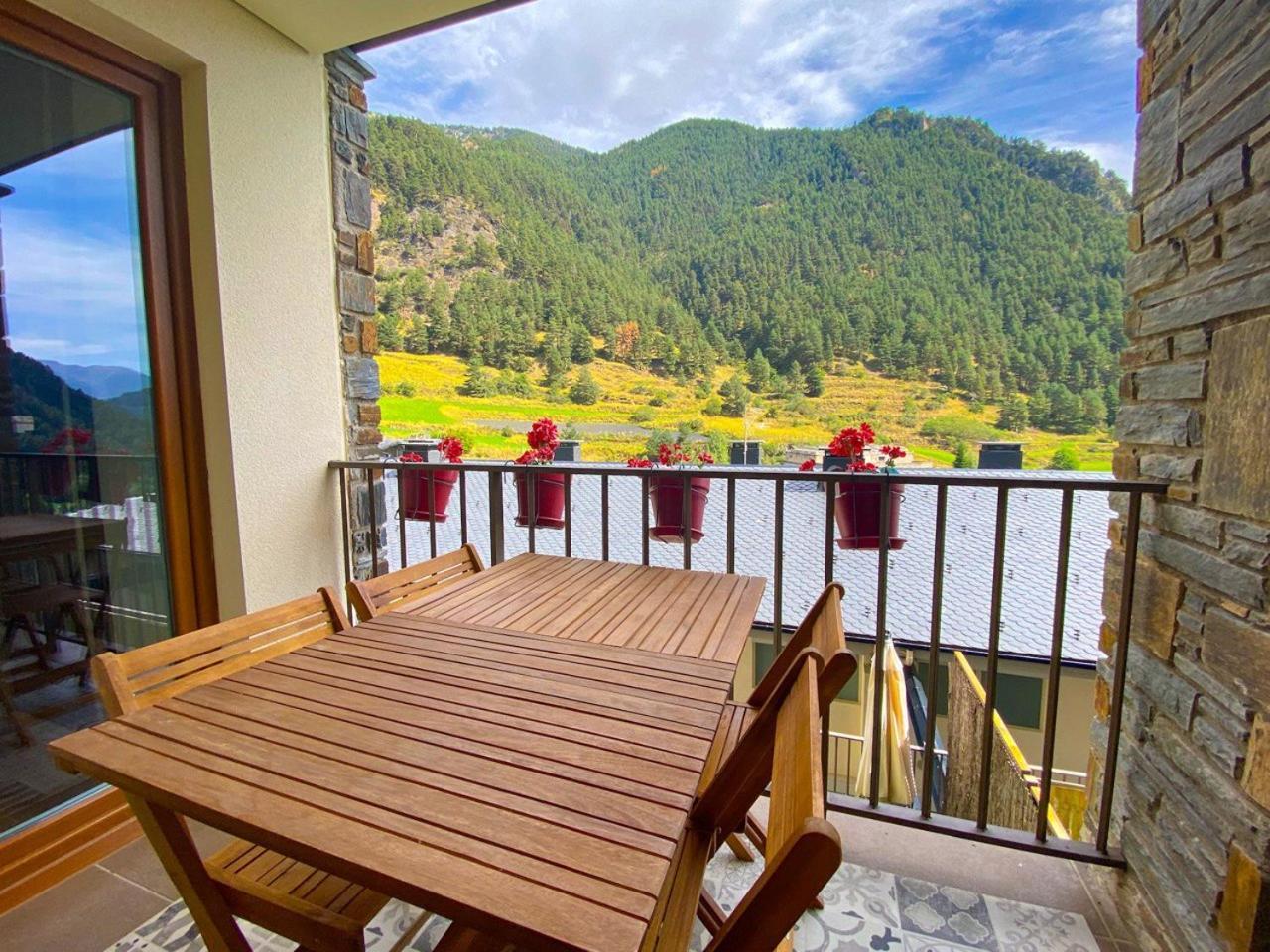 Apartment Terraza Con Increibles Vistas Para 6 Adultos Y 2 Extra Nino - 3 Habitaciones - 2 Banos - Arinsal - Free Parking L By Bonesvacances Arinsal