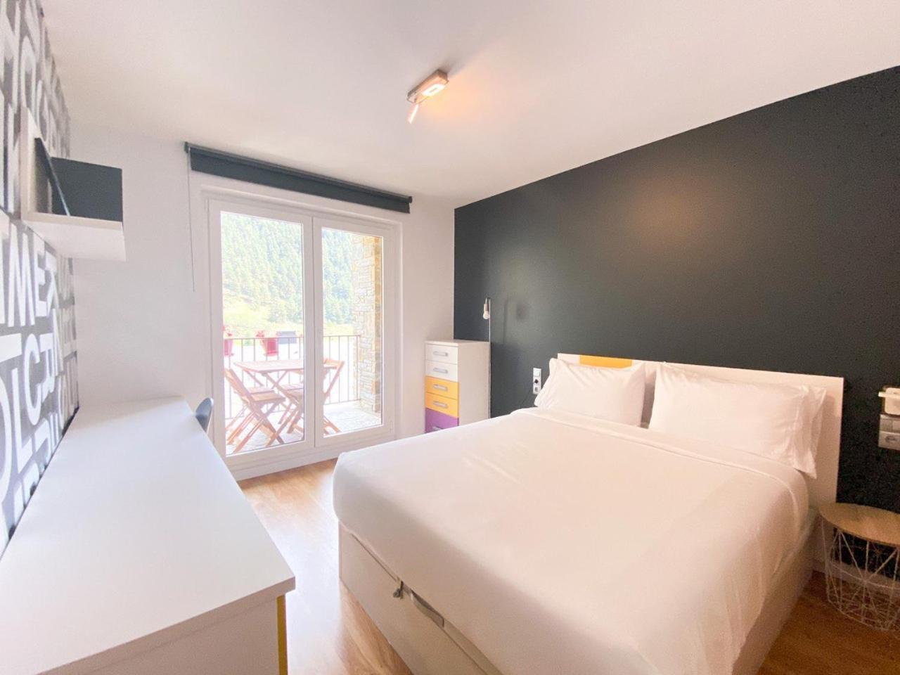 Terraza Con Increibles Vistas Para 6 Adultos Y 2 Extra Nino - 3 Habitaciones - 2 Banos - Arinsal - Free Parking L By Bonesvacances Arinsal