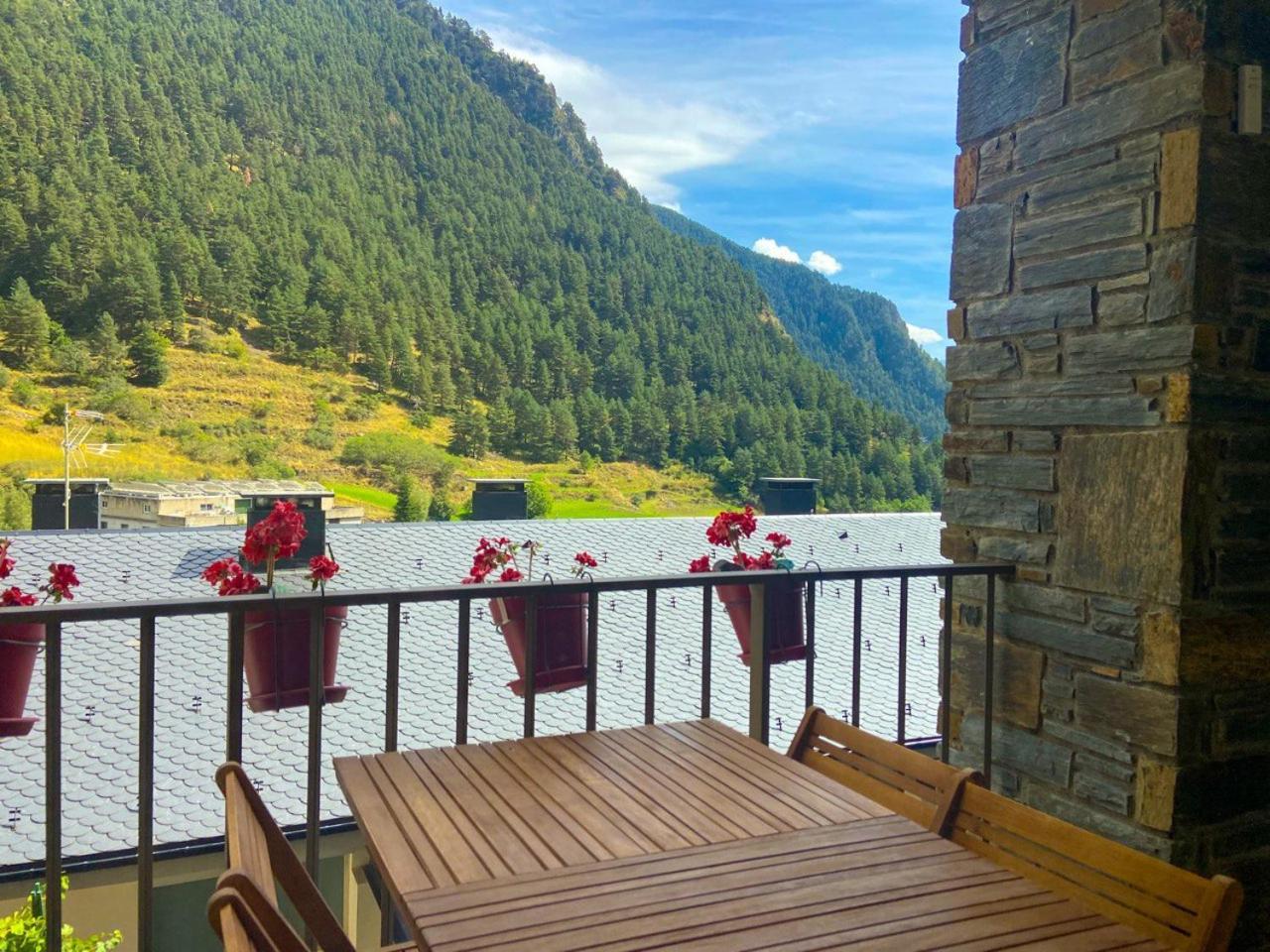 Terraza Con Increibles Vistas Para 6 Adultos Y 2 Extra Nino - 3 Habitaciones - 2 Banos - Arinsal - Free Parking L By Bonesvacances Arinsal