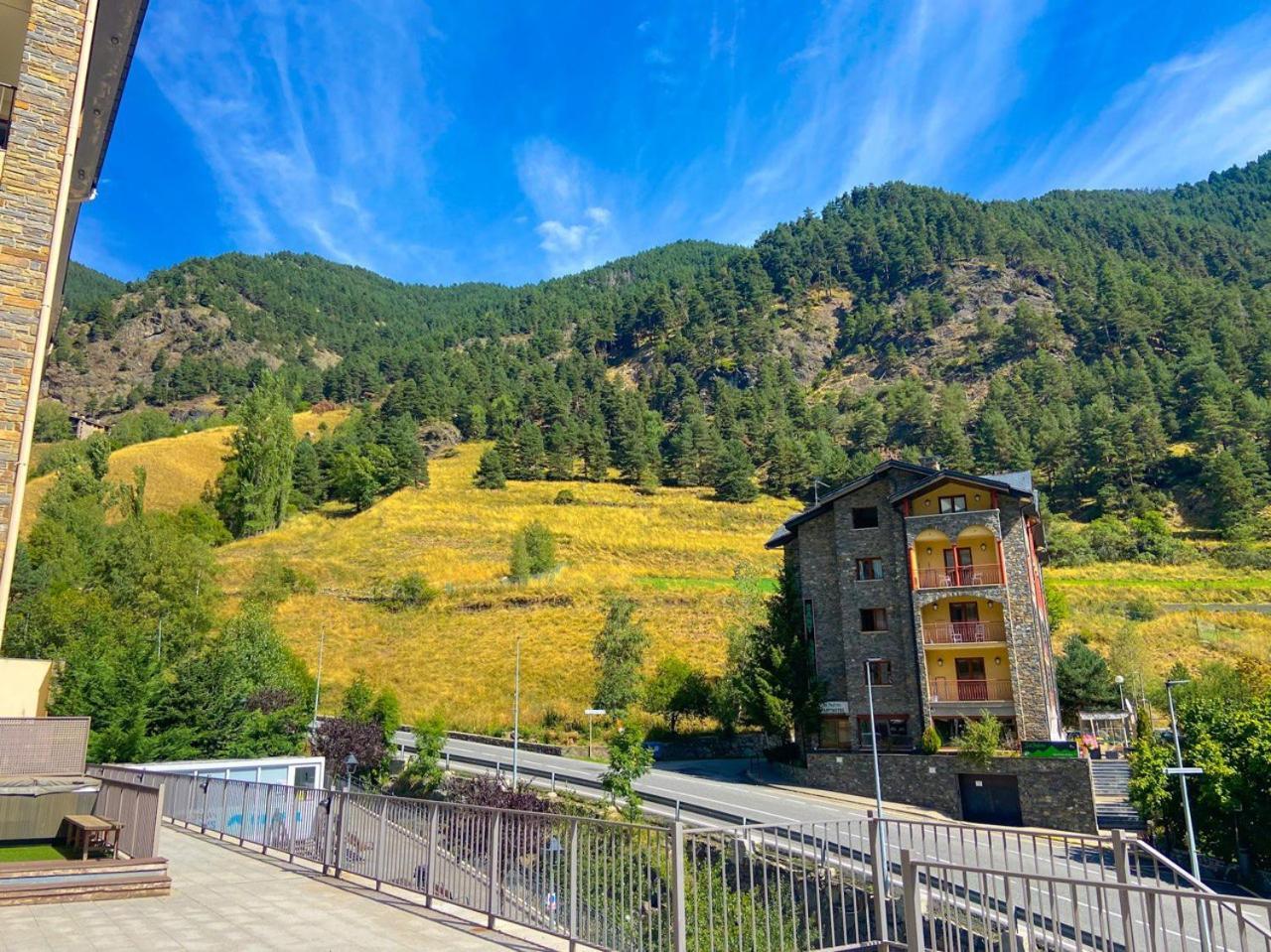 Terraza Con Increibles Vistas Para 6 Adultos Y 2 Extra Nino - 3 Habitaciones - 2 Banos - Arinsal - Free Parking L By Bonesvacances Arinsal