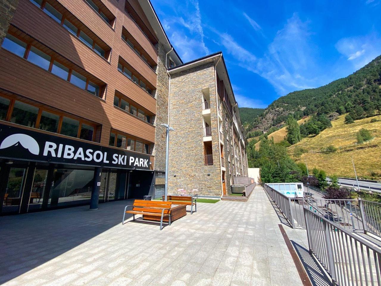 Terraza Con Increibles Vistas Para 6 Adultos Y 2 Extra Nino - 3 Habitaciones - 2 Banos - Arinsal - Free Parking L By Bonesvacances Arinsal