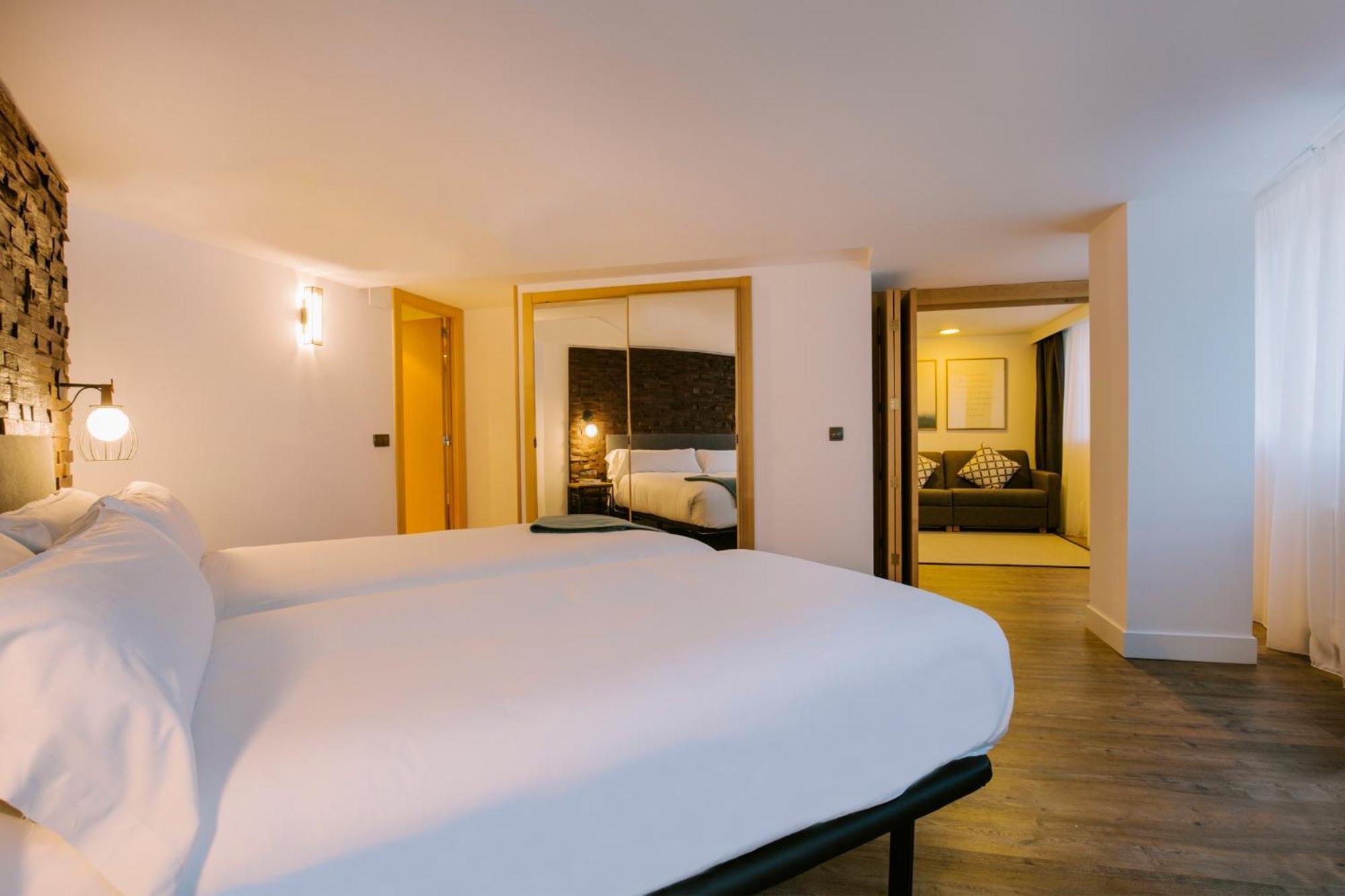 Yomo Centric Hotel 4*