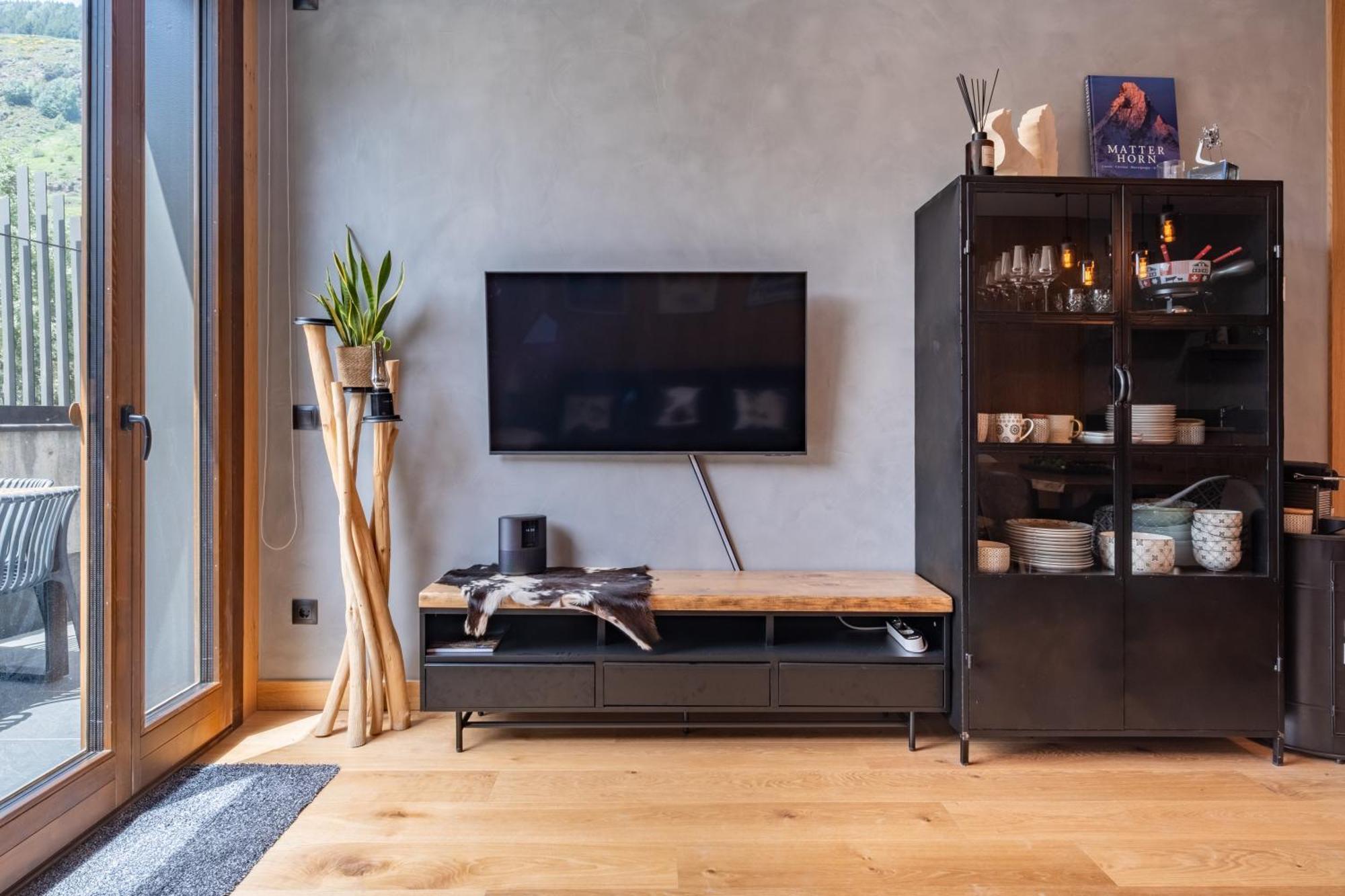 Isard & By Select *