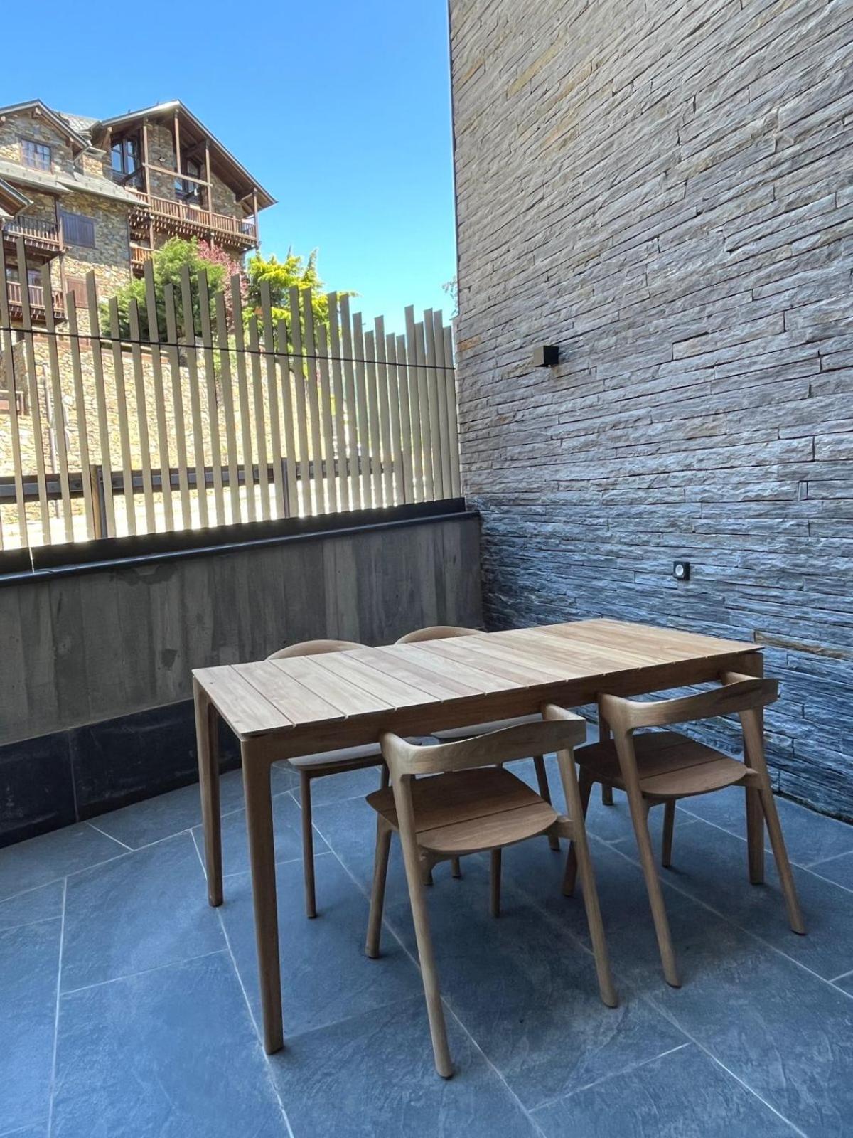 Apartment Isard Residences By Leo *
