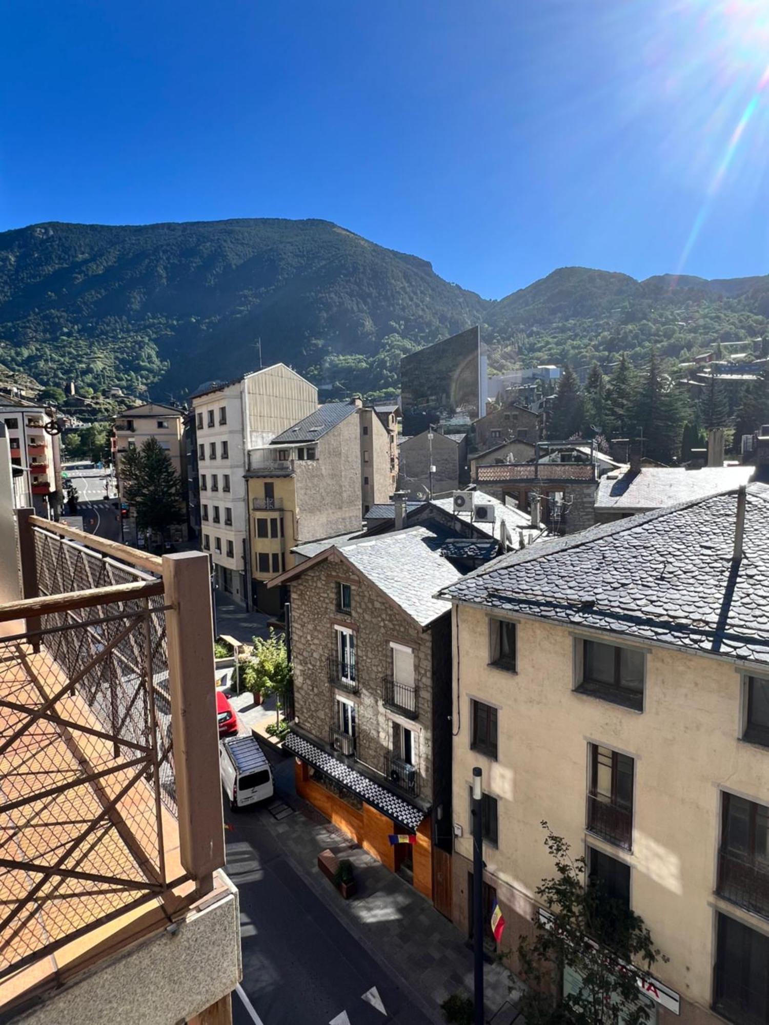 Yomo Petit Paris 3* Encamp