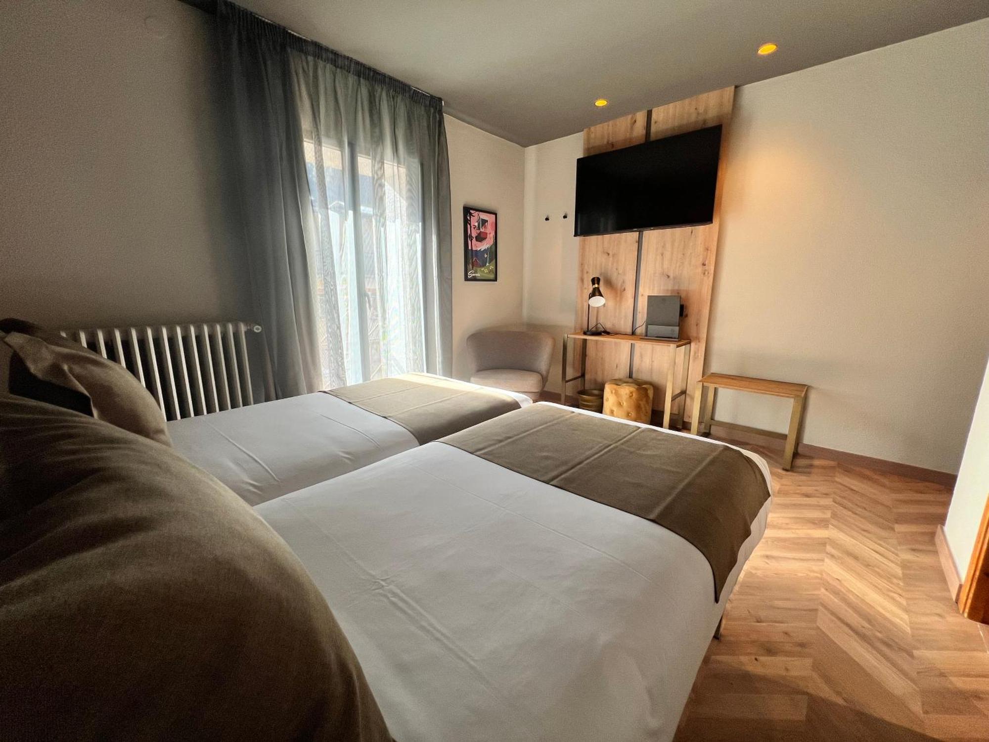 Yomo Petit Paris Hotel Encamp