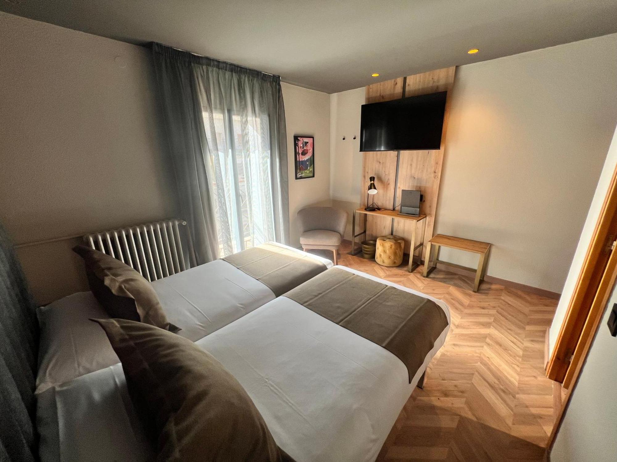 Yomo Petit Paris 3* Encamp