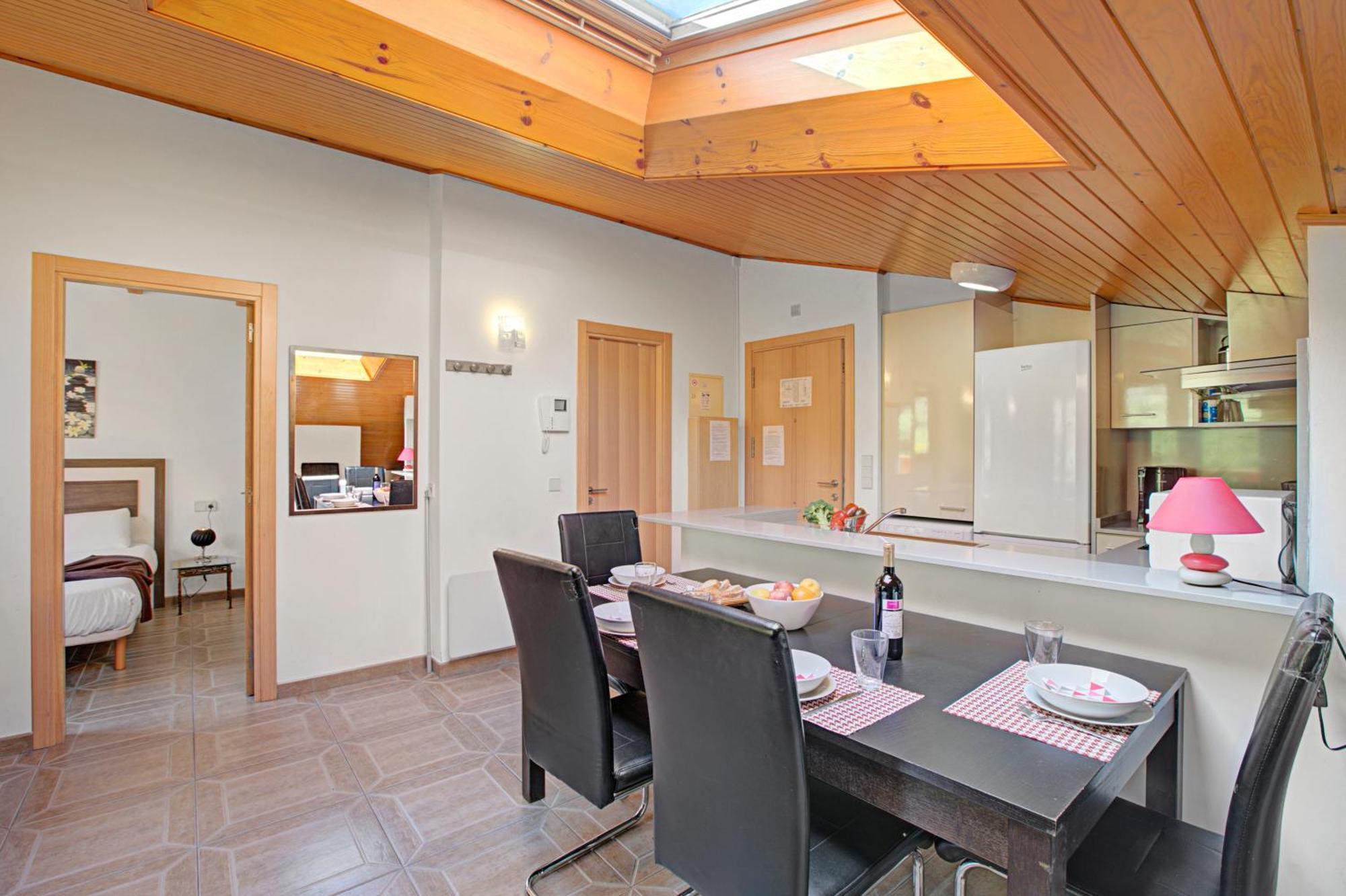 Spacious - Happy Apartment