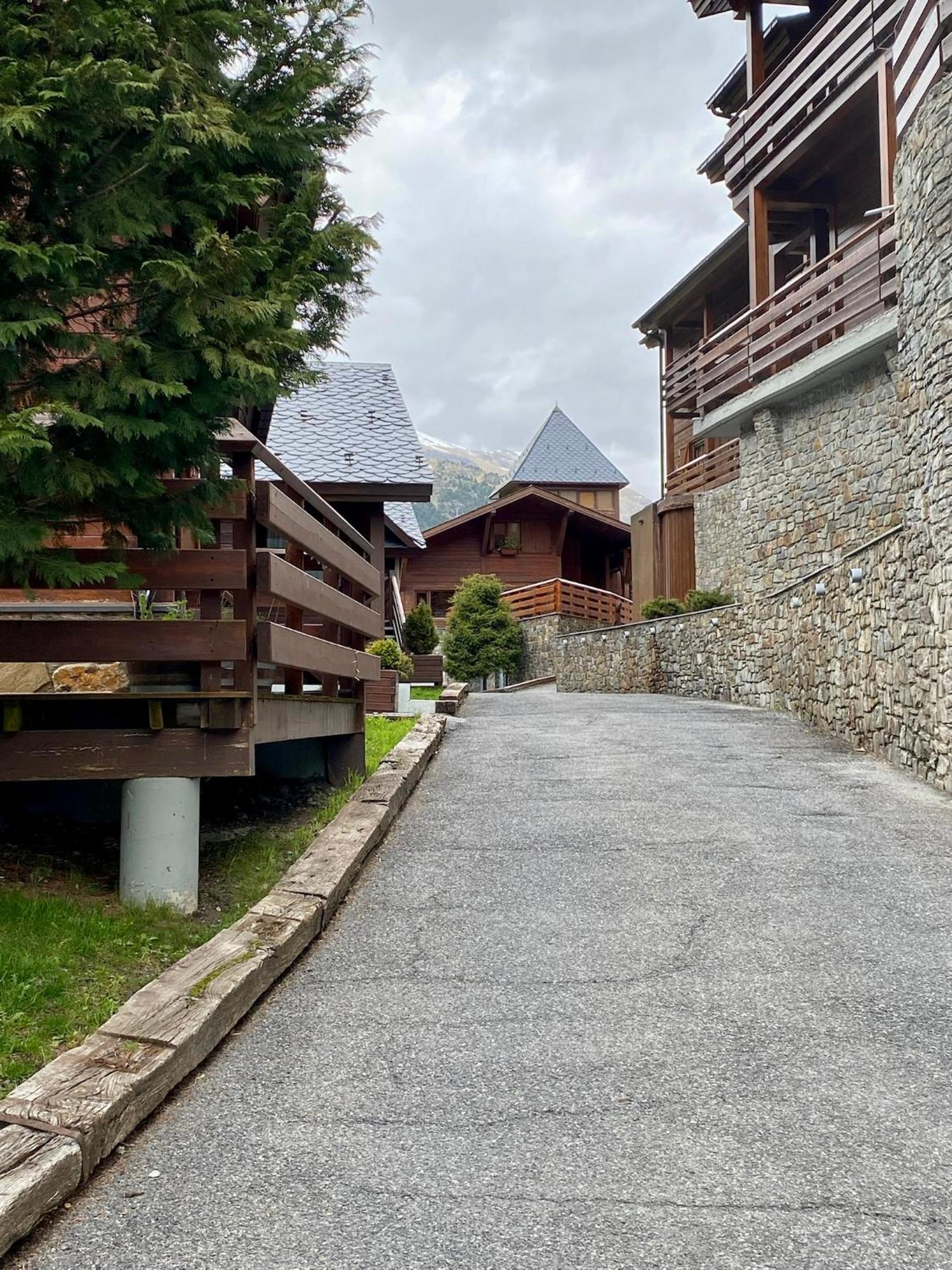 Paisajes De Ensueno En Magnifico Duplex, Siscaro 310 - Hut-8217 * Incles
