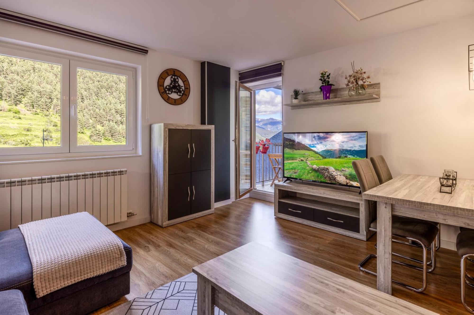 Terraza Con Increibles Vistas Para 6 Adultos Y 2 Extra Nino - 3 Habitaciones - 2 Banos - Arinsal - Free Parking L By Bonesvacances Apartment Arinsal