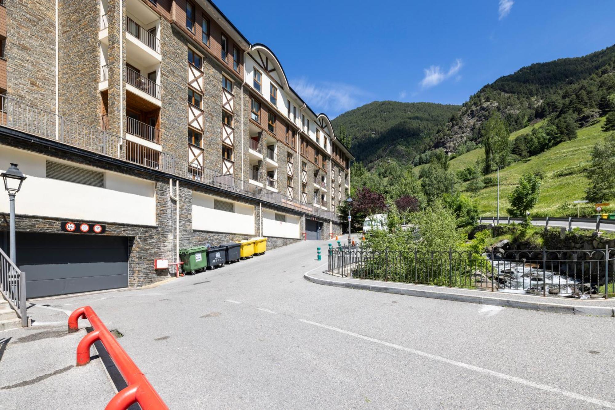 Apartment Terraza Con Increibles Vistas Para 6 Adultos Y 2 Extra Nino - 3 Habitaciones - 2 Banos - Arinsal - Free Parking L By Bonesvacances Arinsal