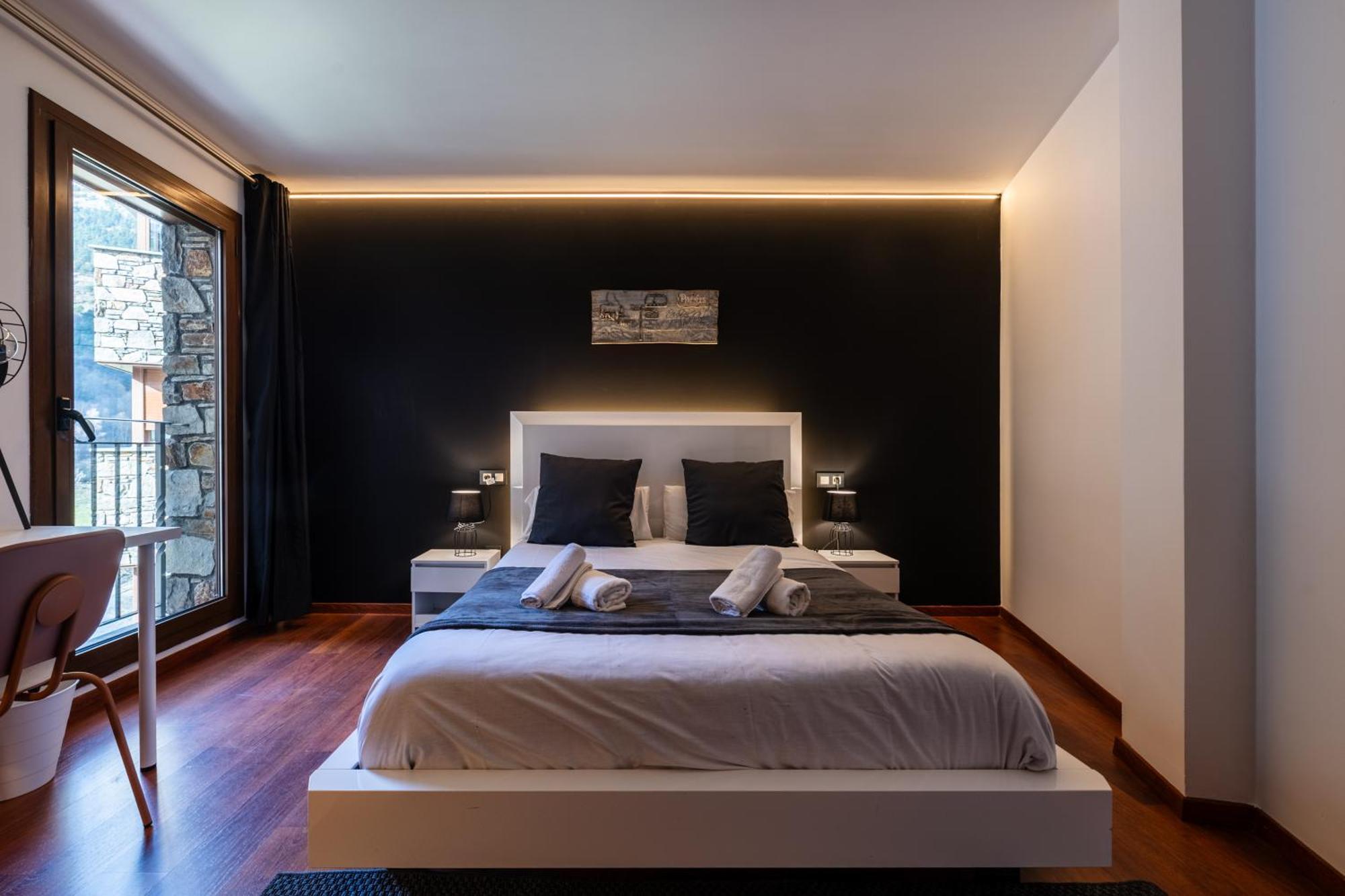 Moderno Pic Negre Con Vistas