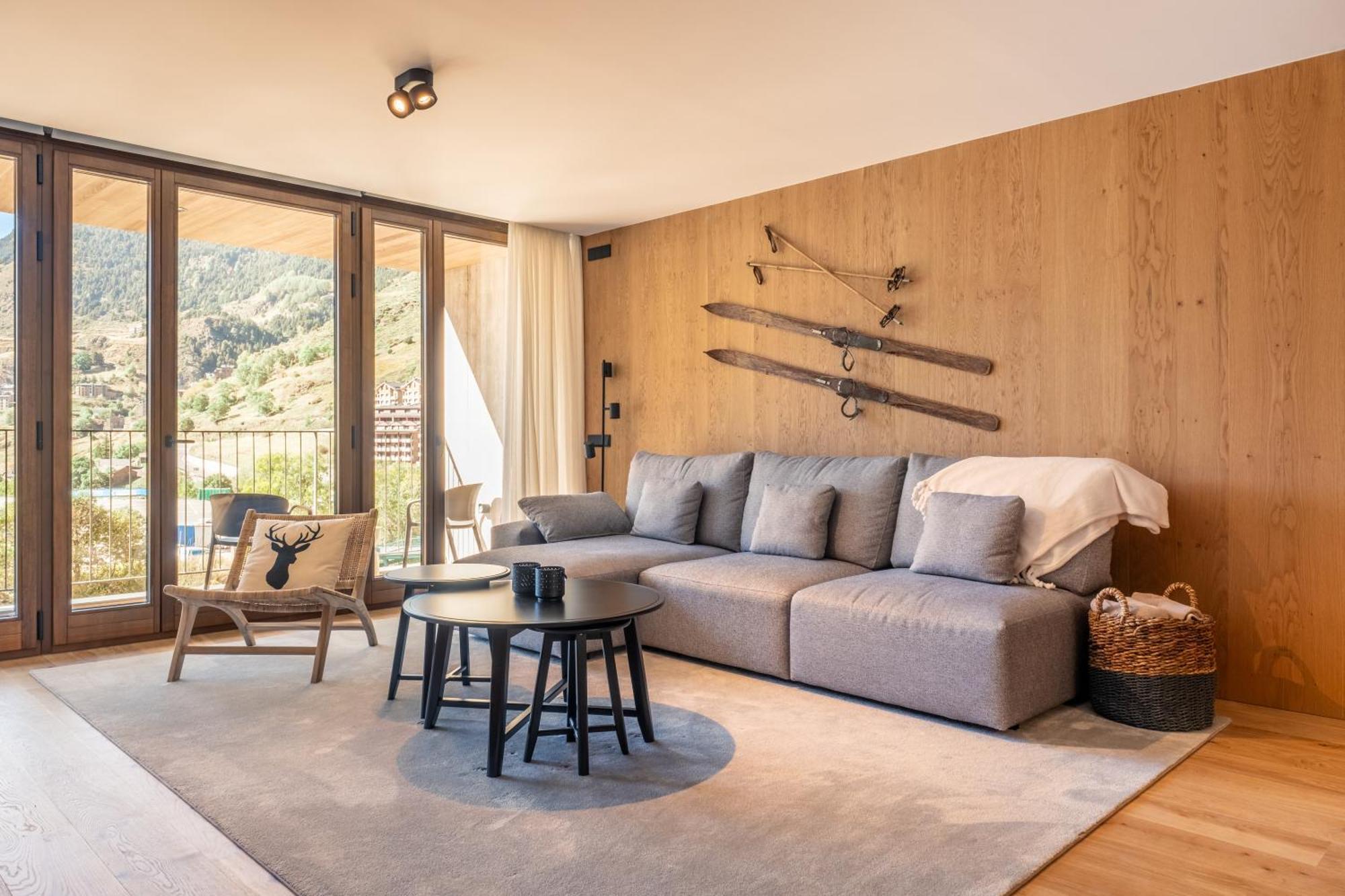 Isard Homes & By Select Apartamento *