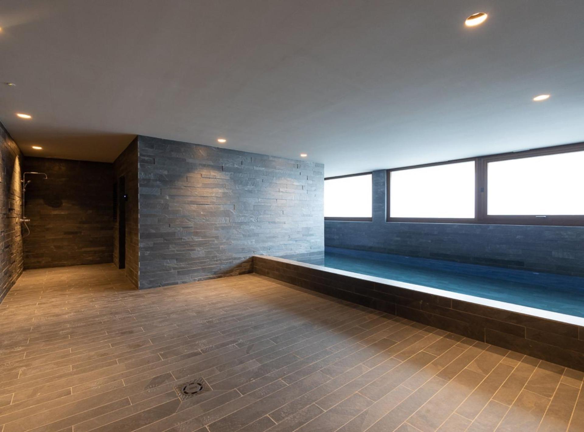 W Isard Apartment *