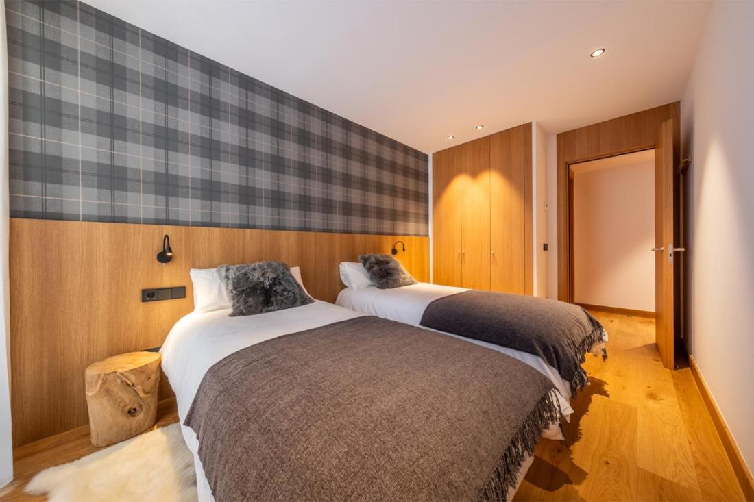 Isard Homes & By Select *