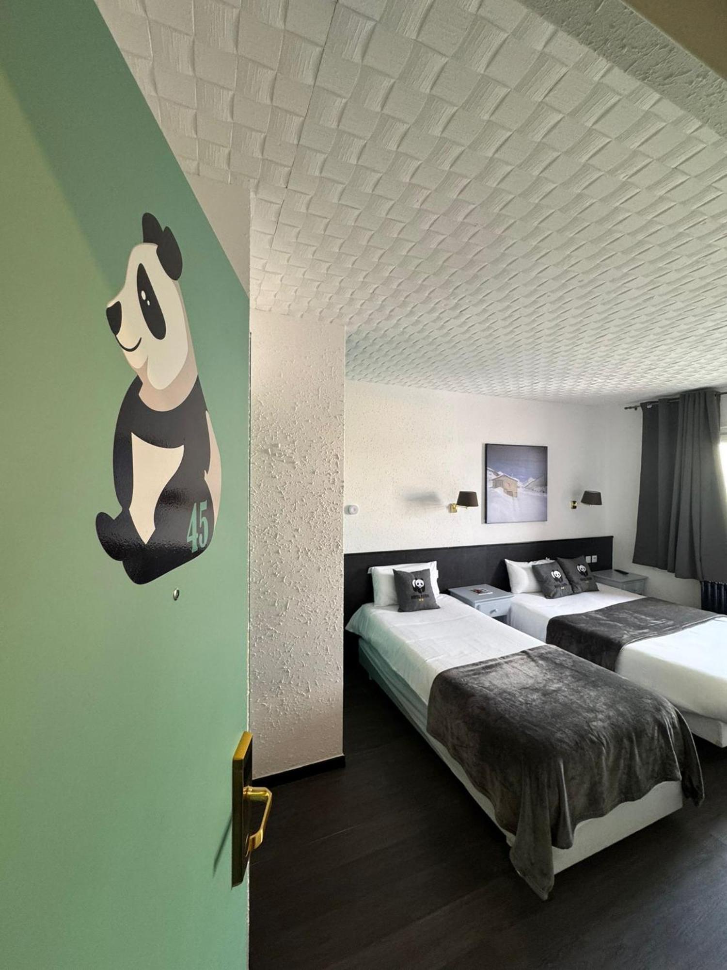 Panda Hotel 2*