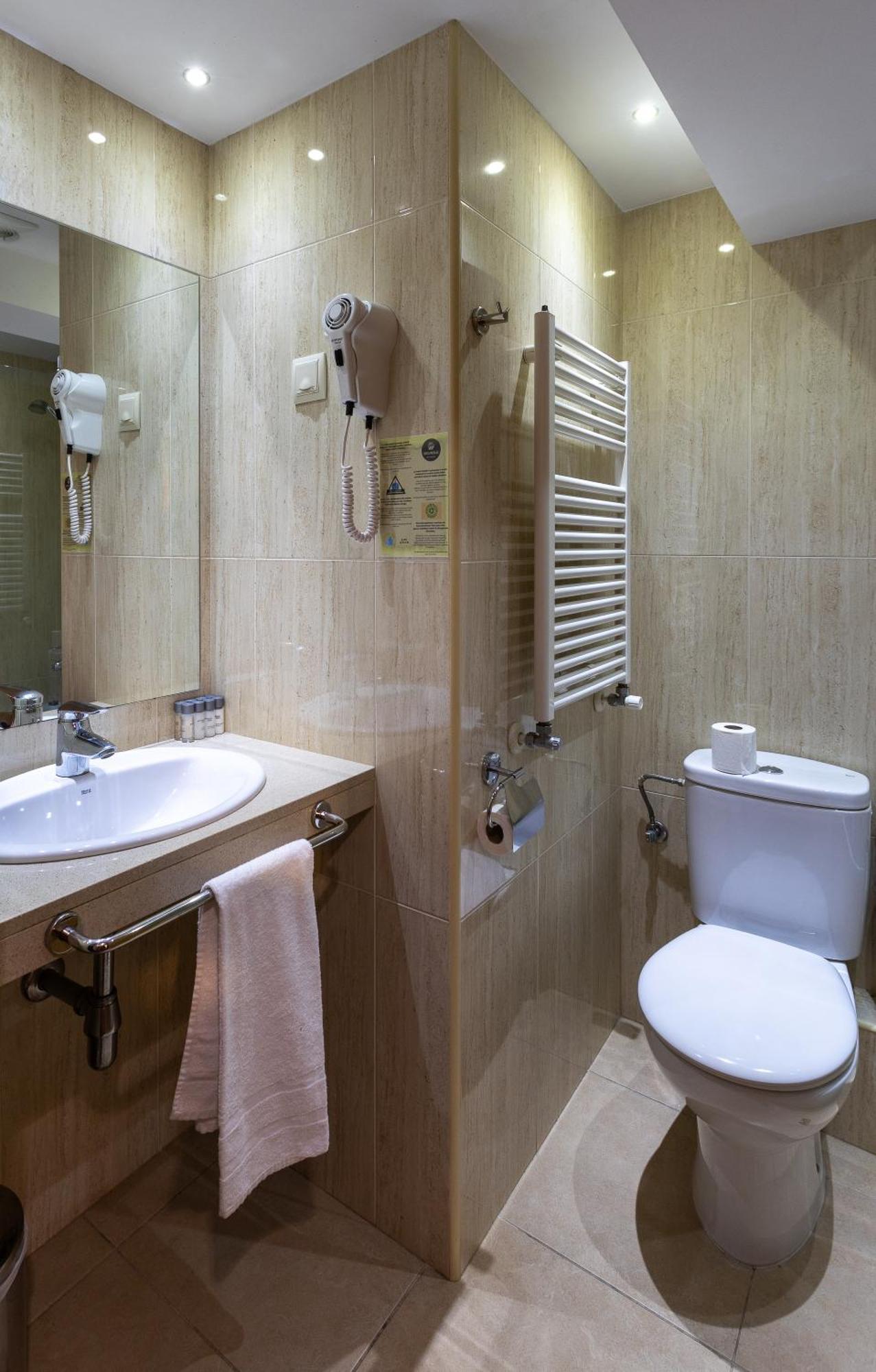 Micolau Hotel 2*